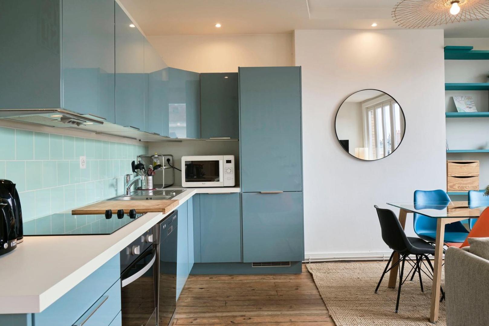 Hypercentre-2 Bedrooms Very Bright + Parking Apartment