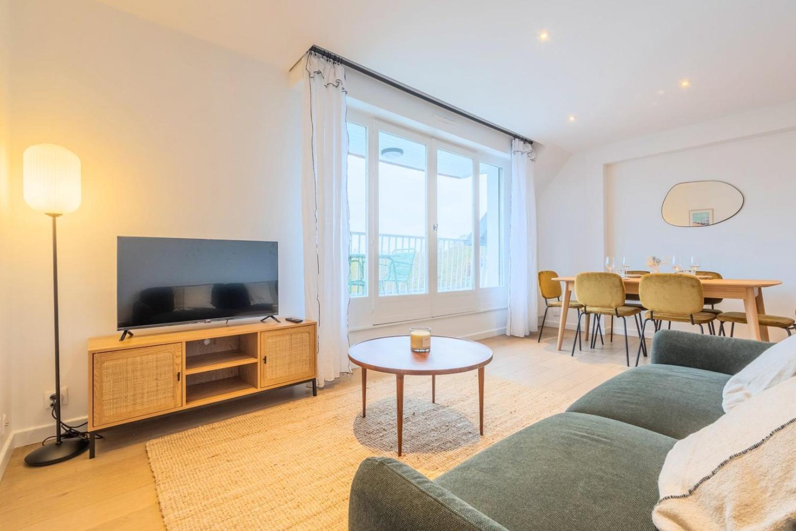 One Bedroom With Balcony And A View *