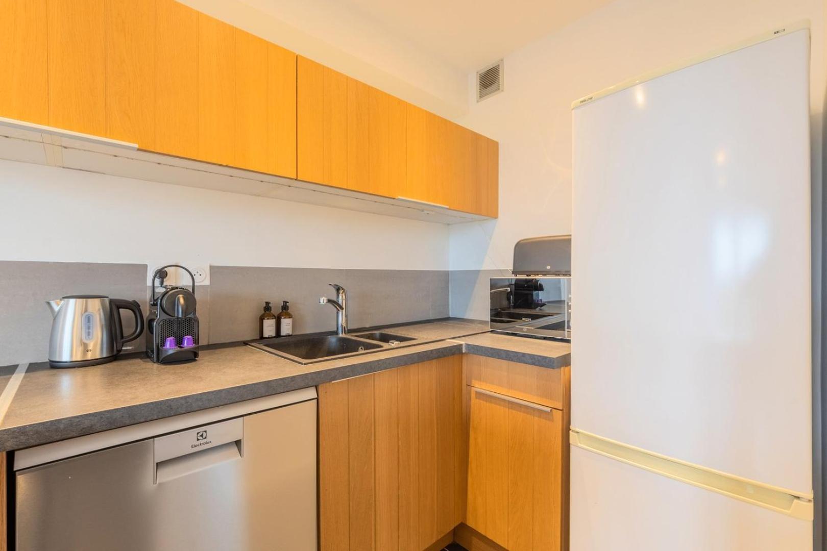 One Bedroom With Balcony And A View Apartment *