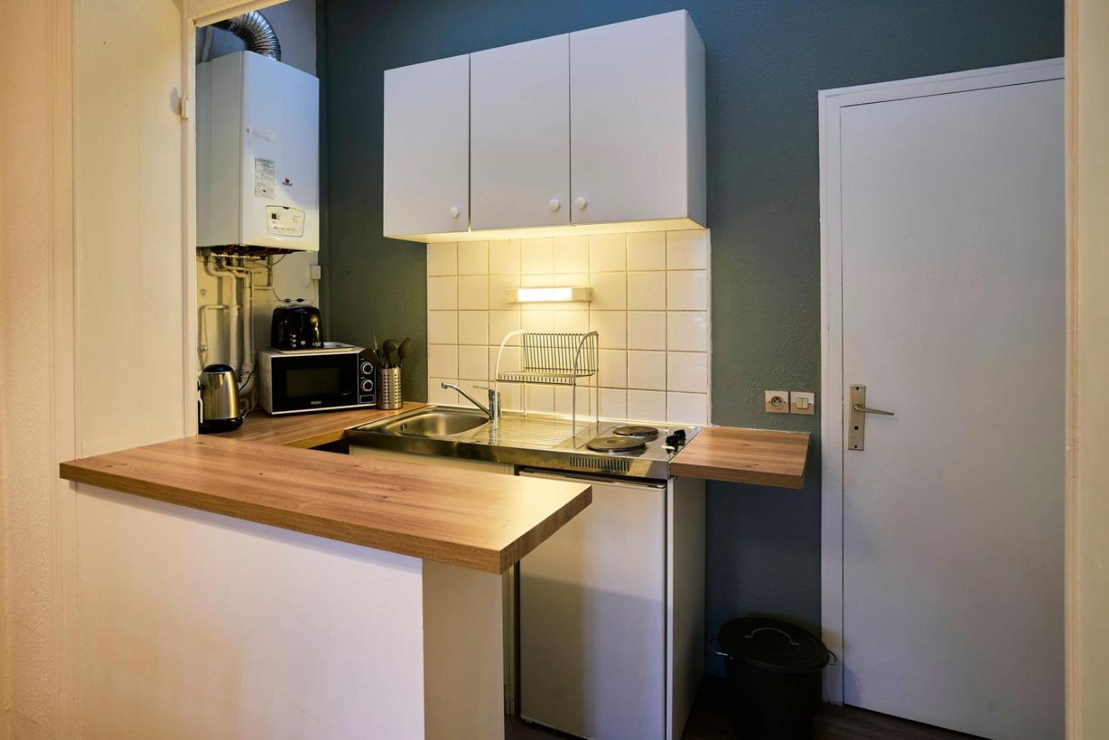 Apartment Centre - Large Functional *