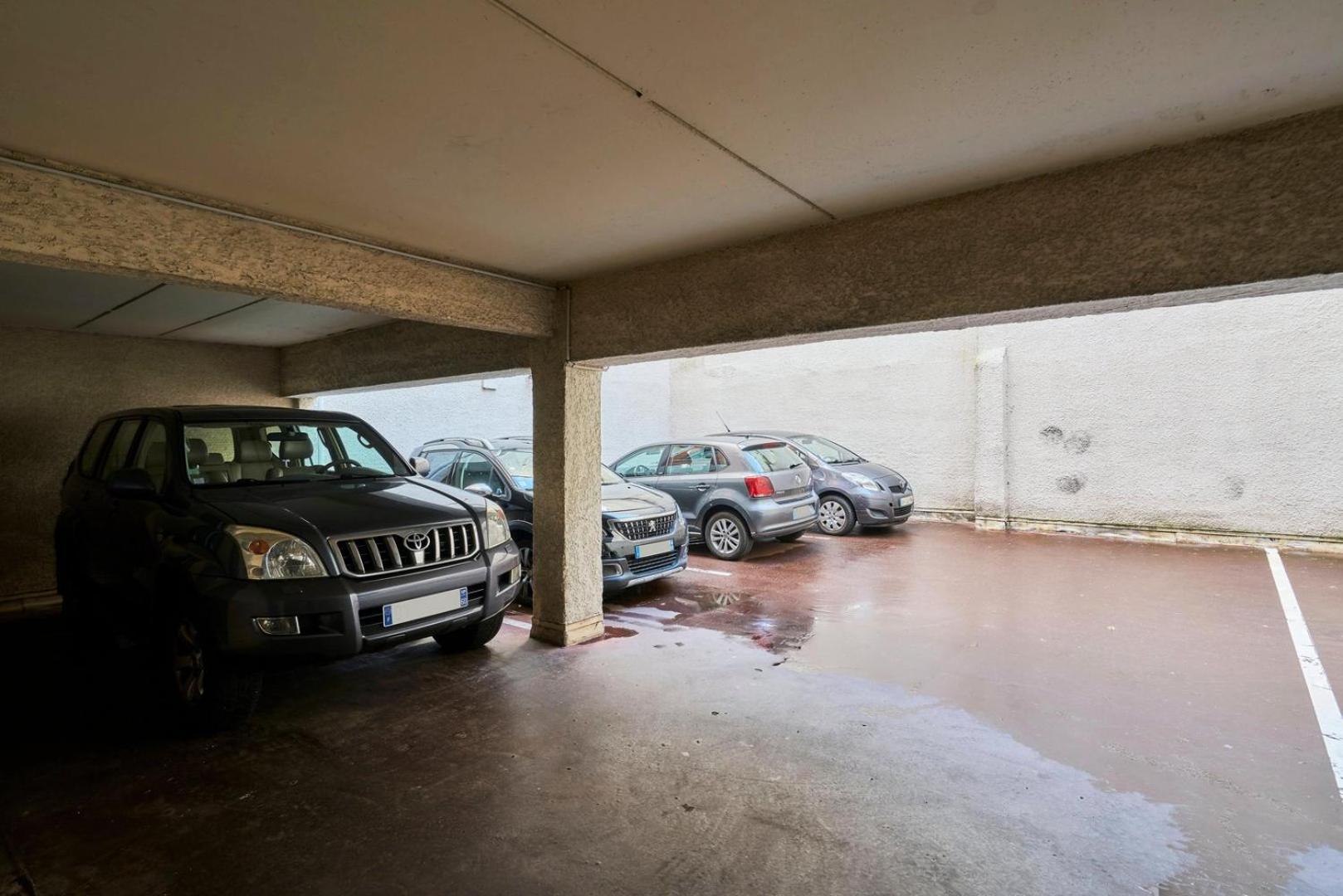 Apartment Vieux-lille Equipped With Parking