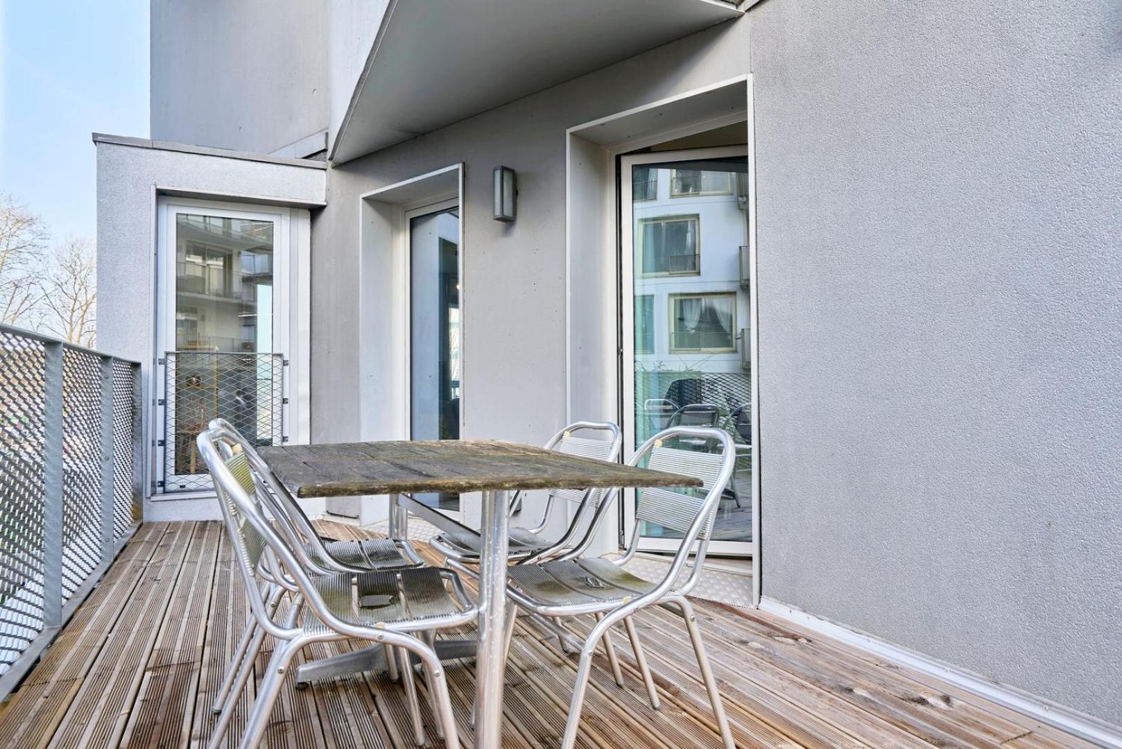 Proche Metro & 2 Balcons + Parking * Lille