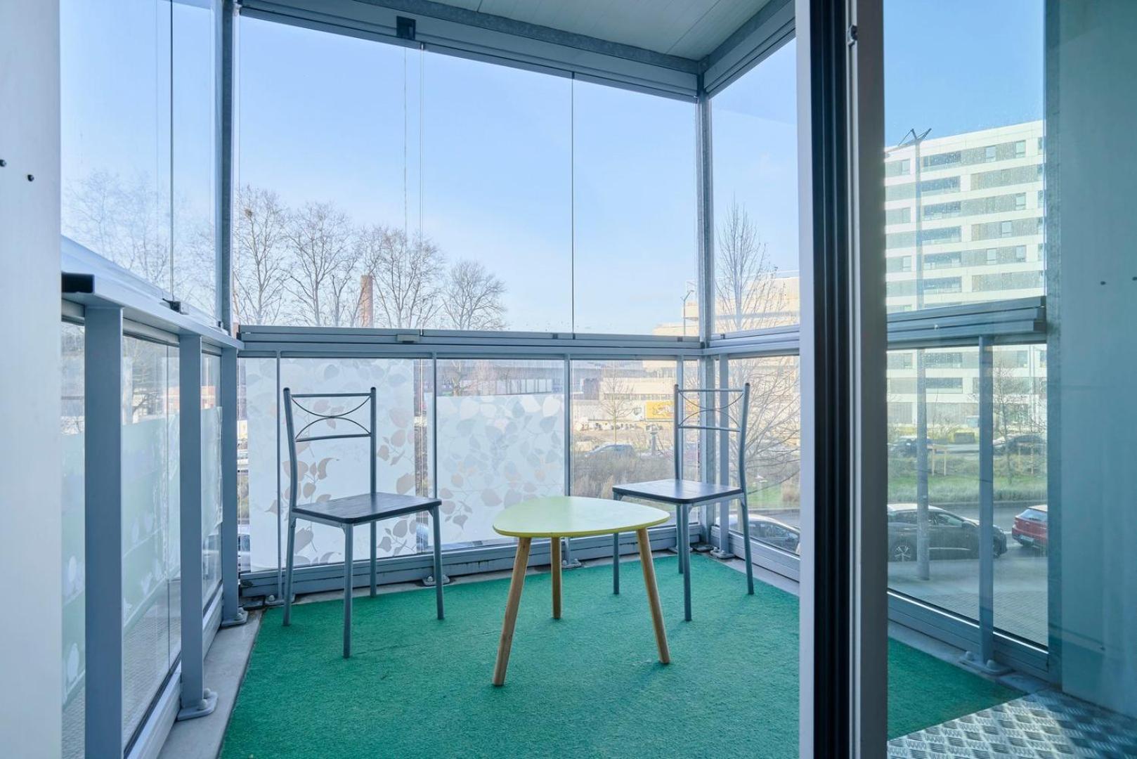 Proche Metro & 2 Balcons + Parking Apartment Lille