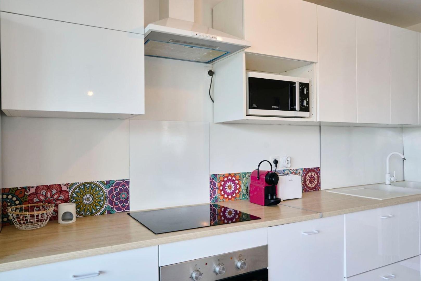 Proche Metro & 2 Balcons + Parking Apartment *