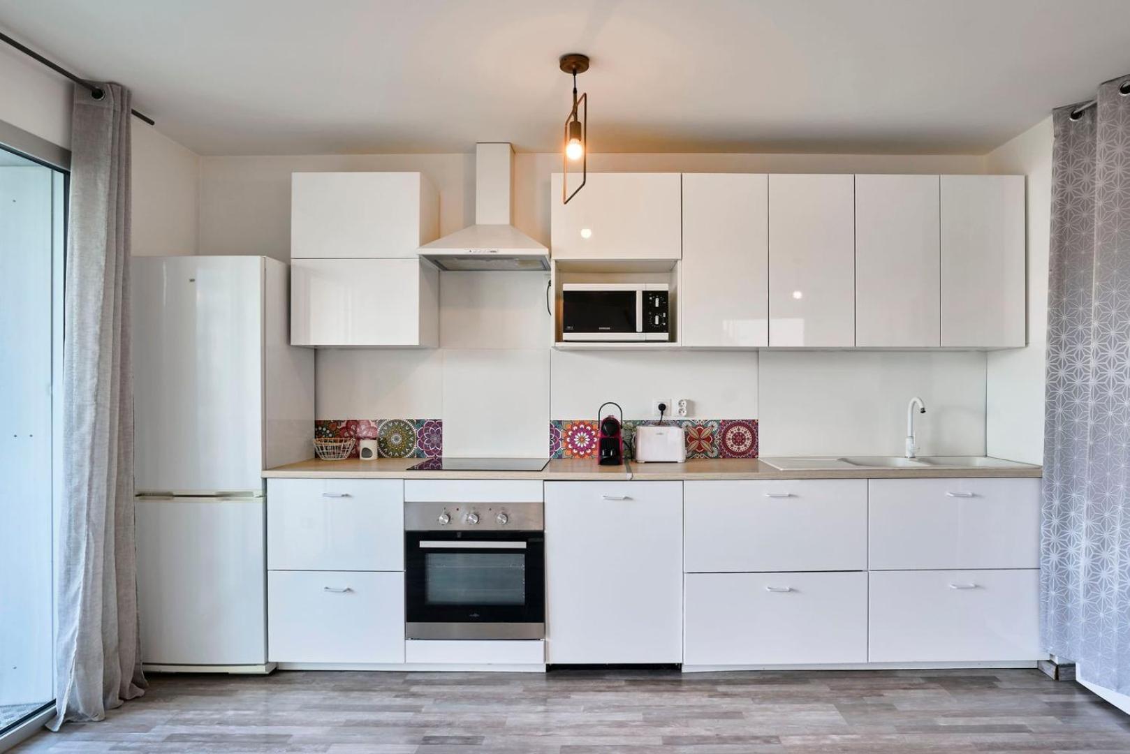 Apartment Proche Metro & 2 Balcons + Parking Lille