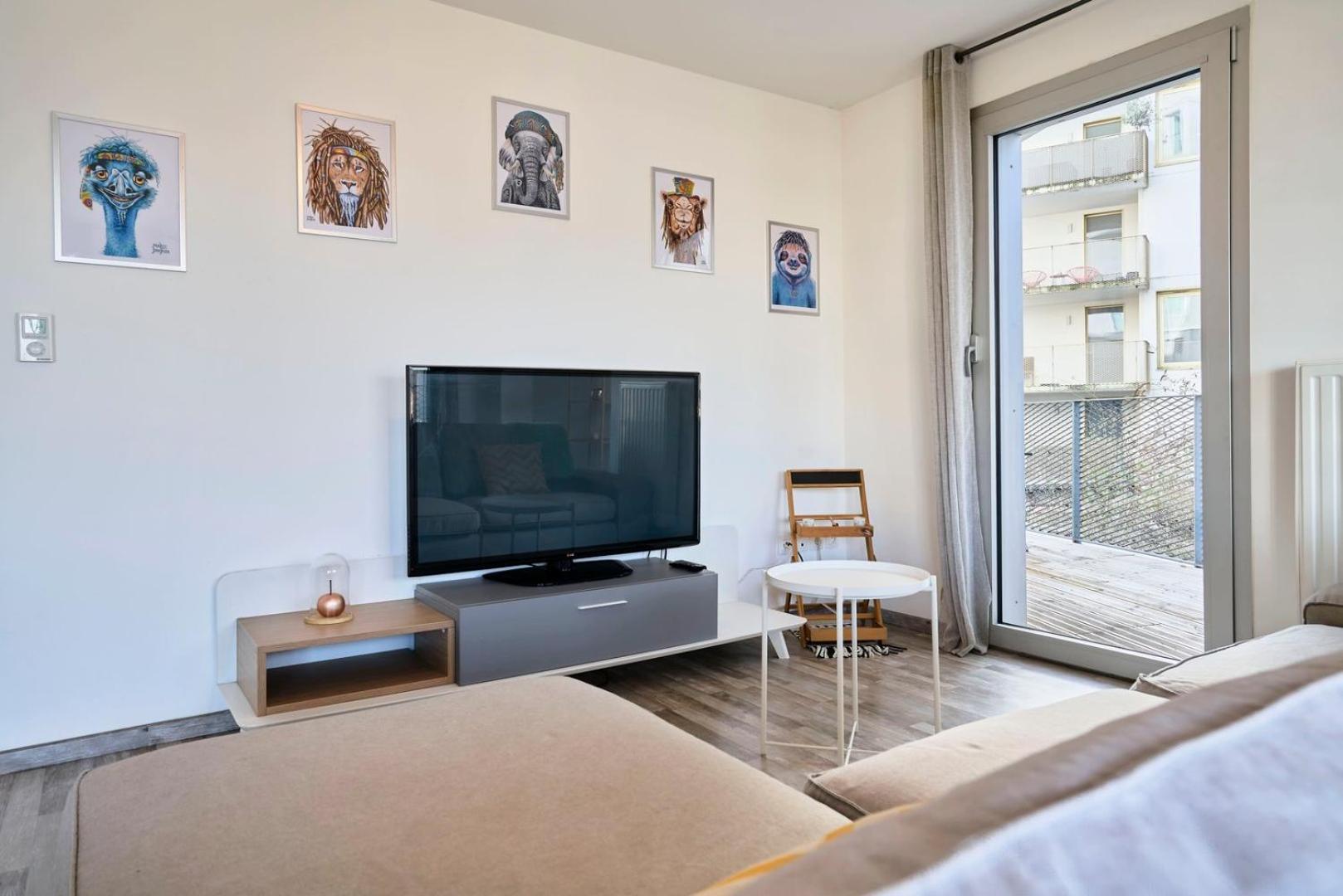 Proche Metro & 2 Balcons + Parking