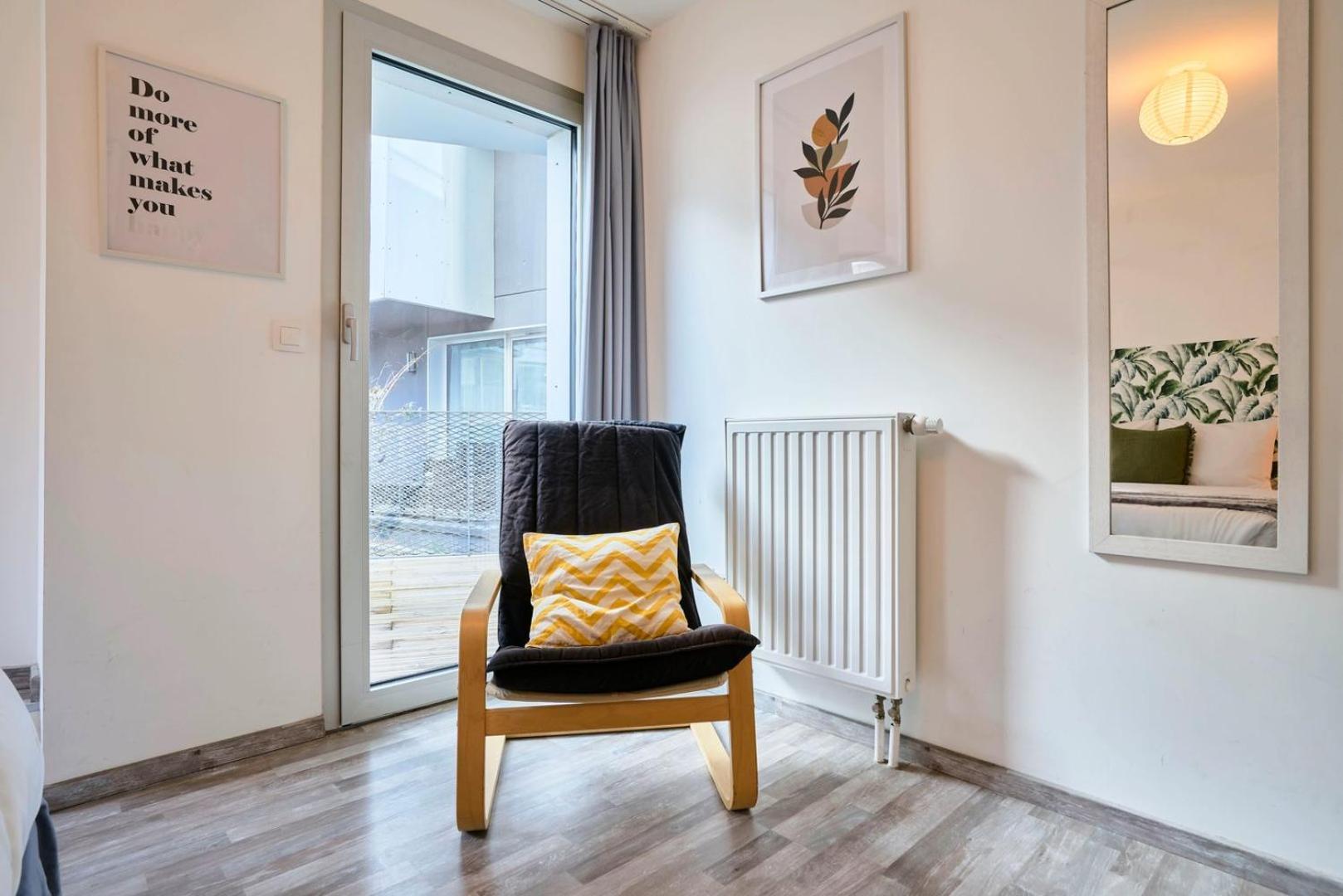 Apartment Proche Metro & 2 Balcons + Parking *