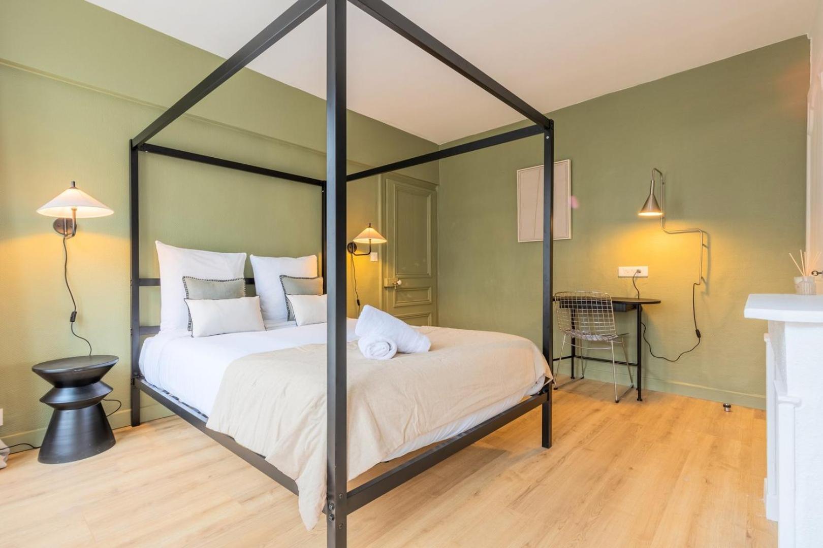 3 Bedroom On The Grand Place Apartment