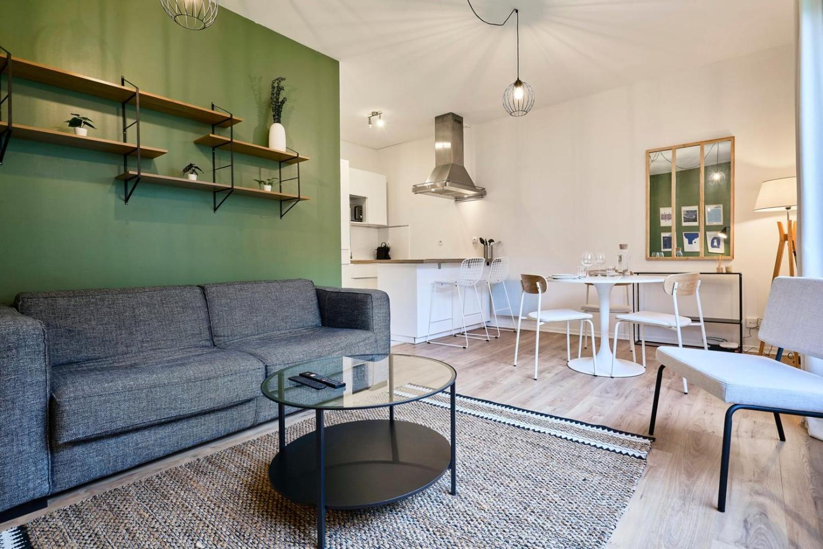 One Bedroom Near Metro, With Parking *
