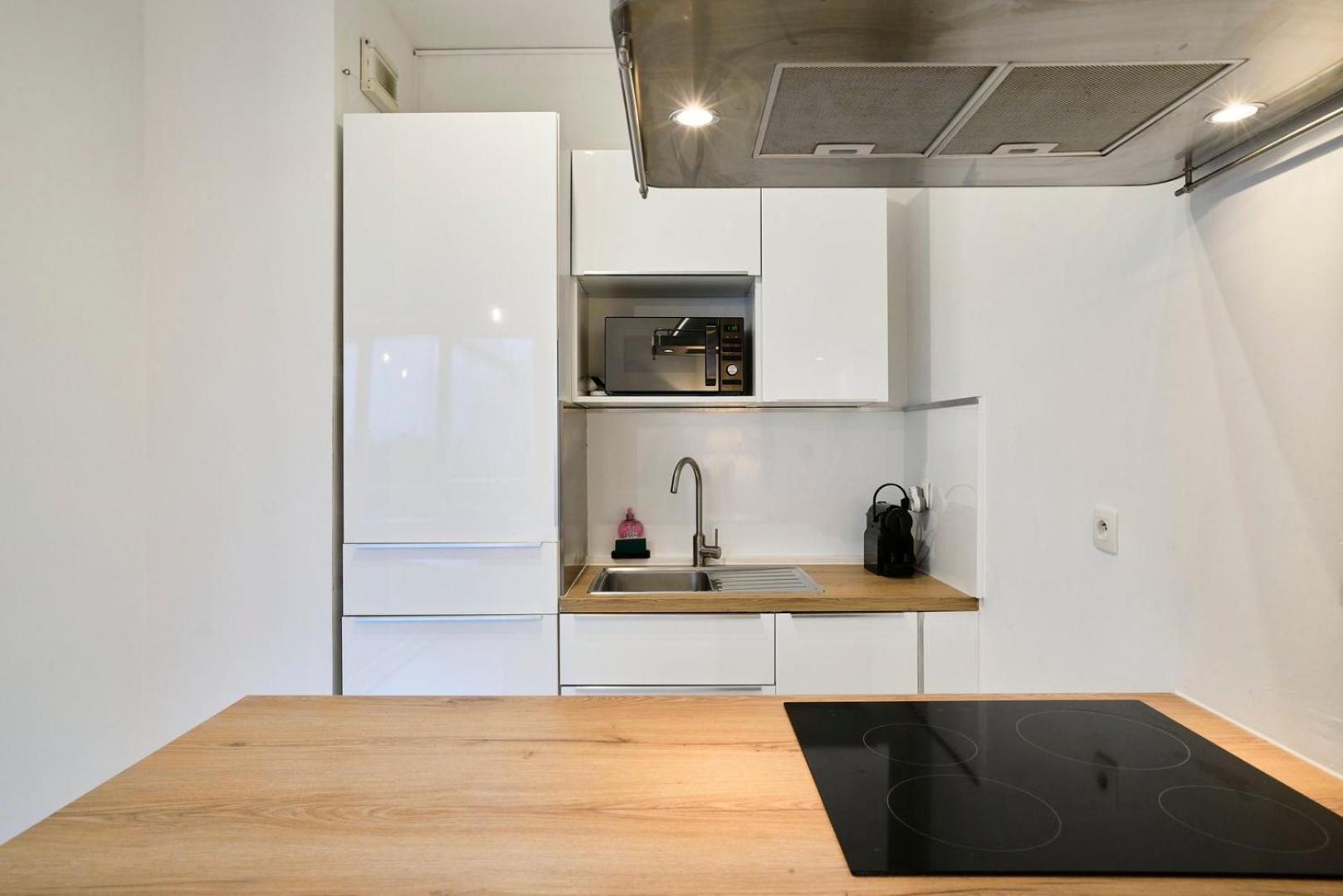 One Bedroom Near Metro, With Parking * Lille
