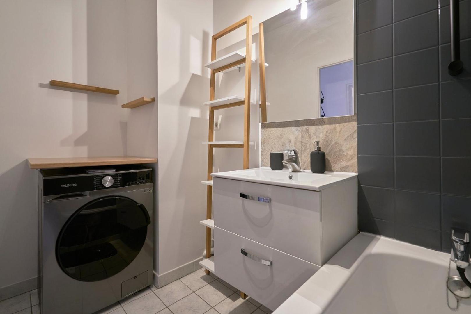 One Bedroom Near Metro, With Parking