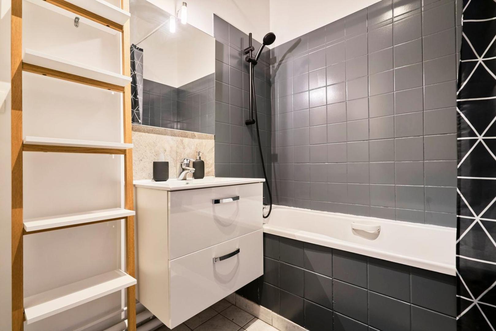 One Bedroom Near Metro, With Parking * Lille