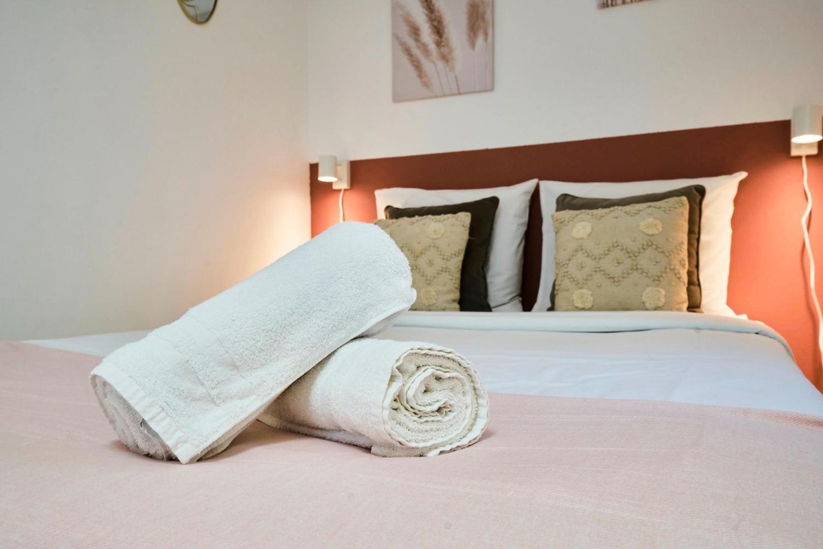 Large Between Train Station & Grand Place Appartement