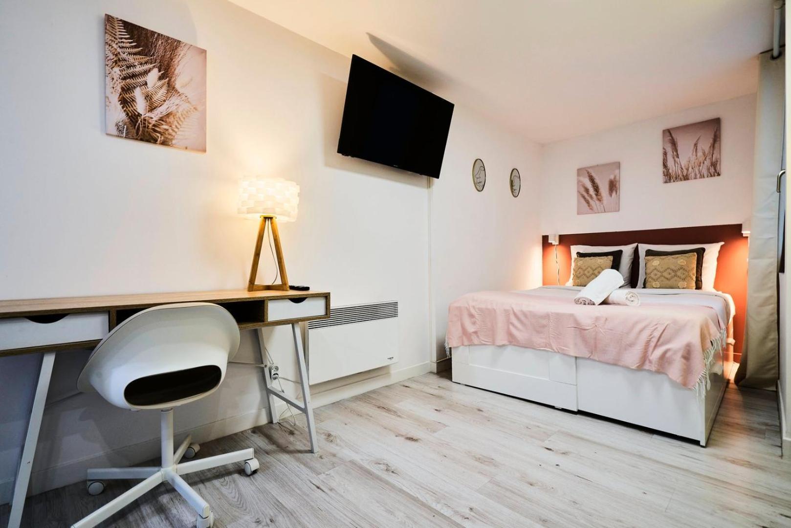 Large Between Train Station & Grand Place Appartement