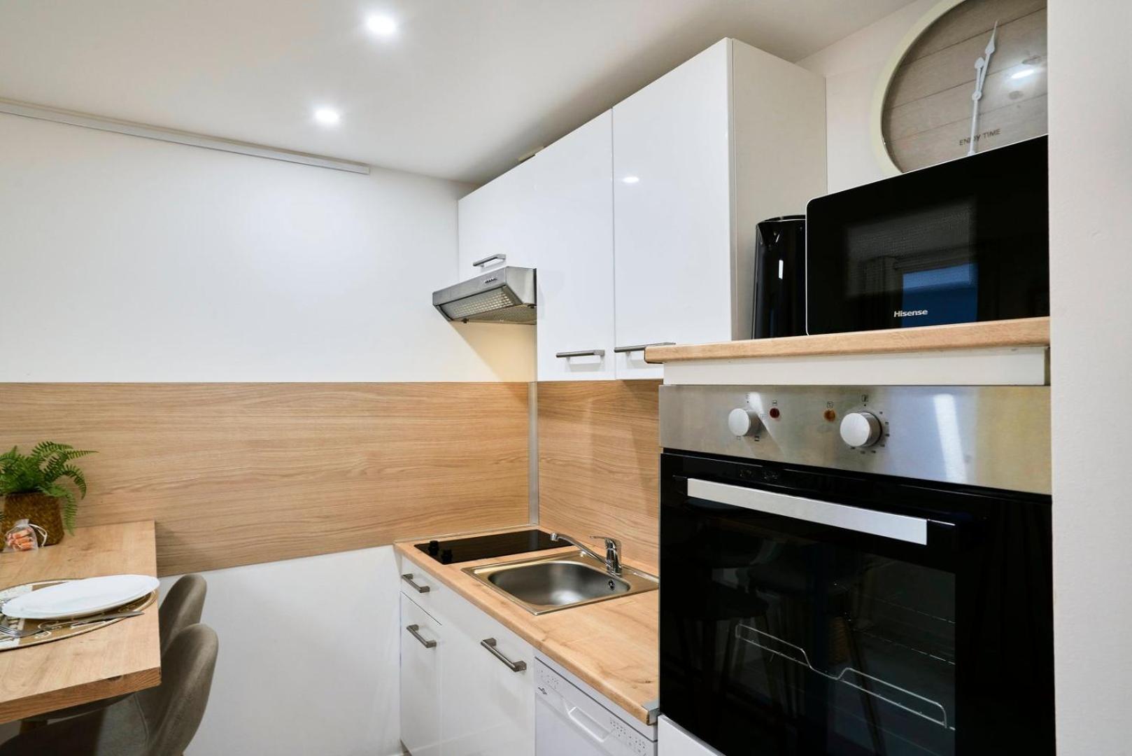Large Between Train Station & Grand Place Appartement