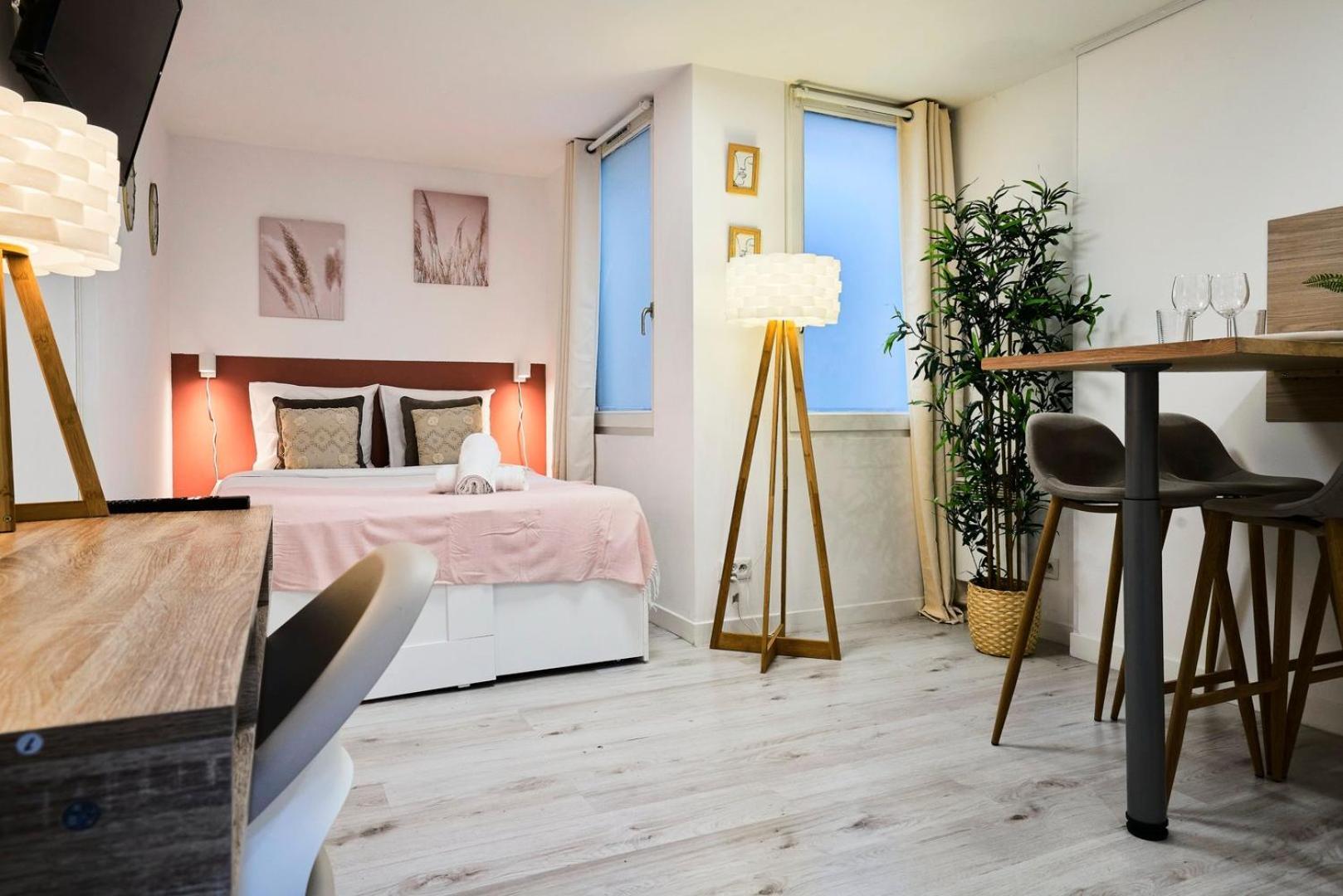 Large Between Train Station & Grand Place Appartement