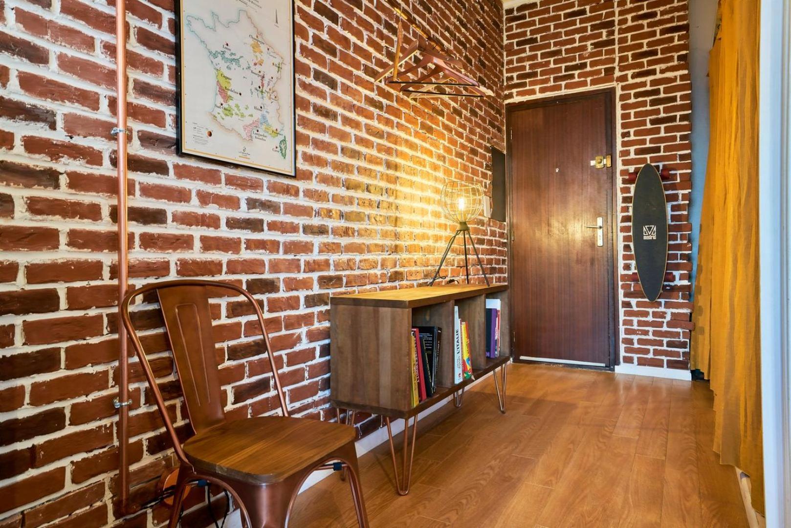 1 Bedroom Near Metro, Shops & Schools