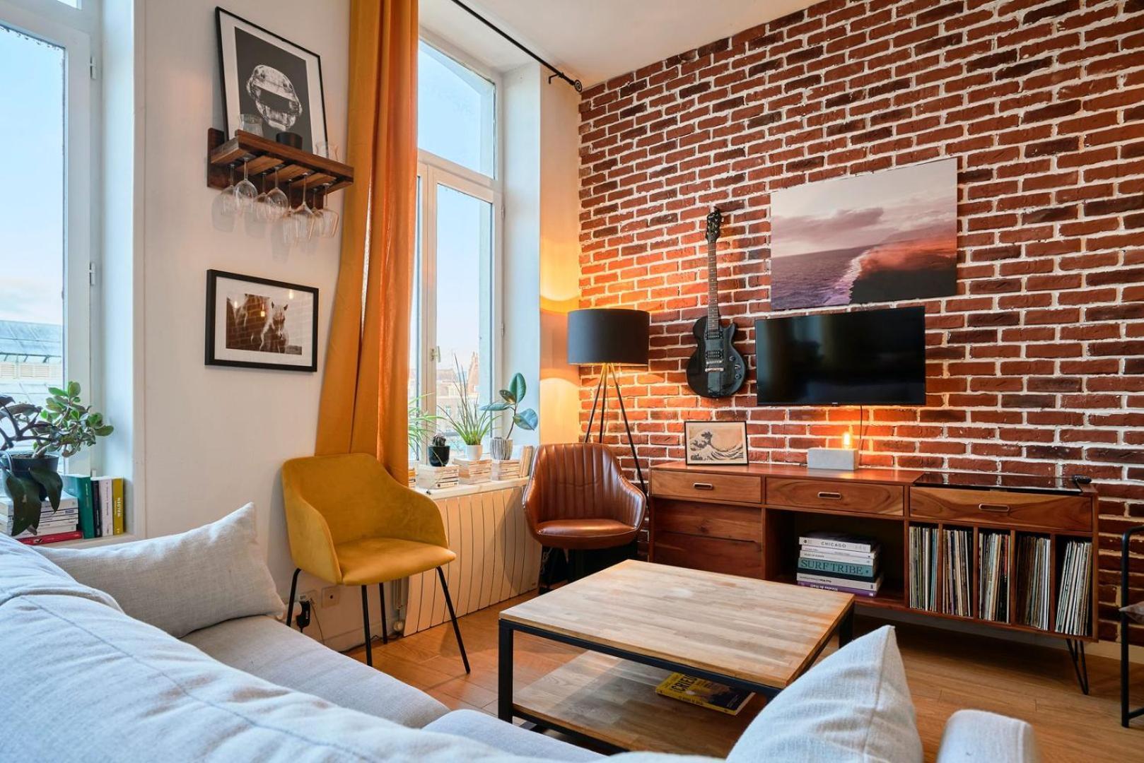 1 Bedroom Near Metro, Shops & Schools Apartment