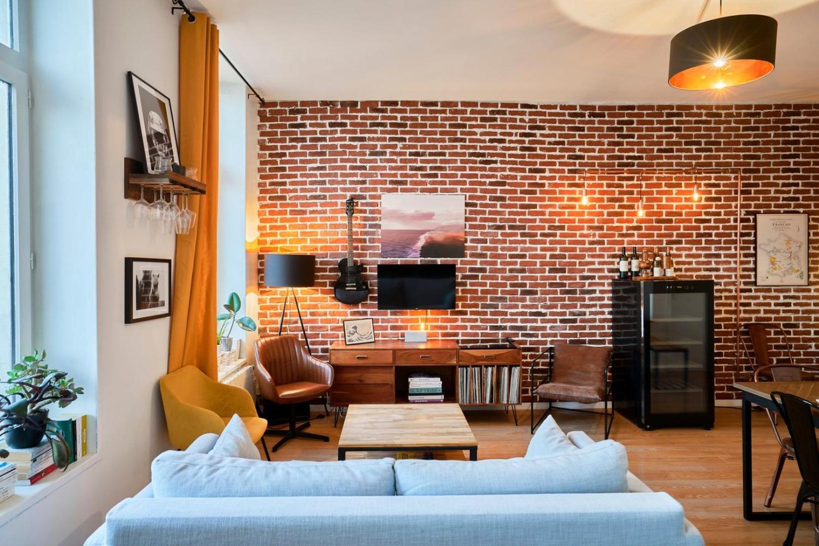 Appartement 1 Bedroom Near Metro, Shops & Schools *