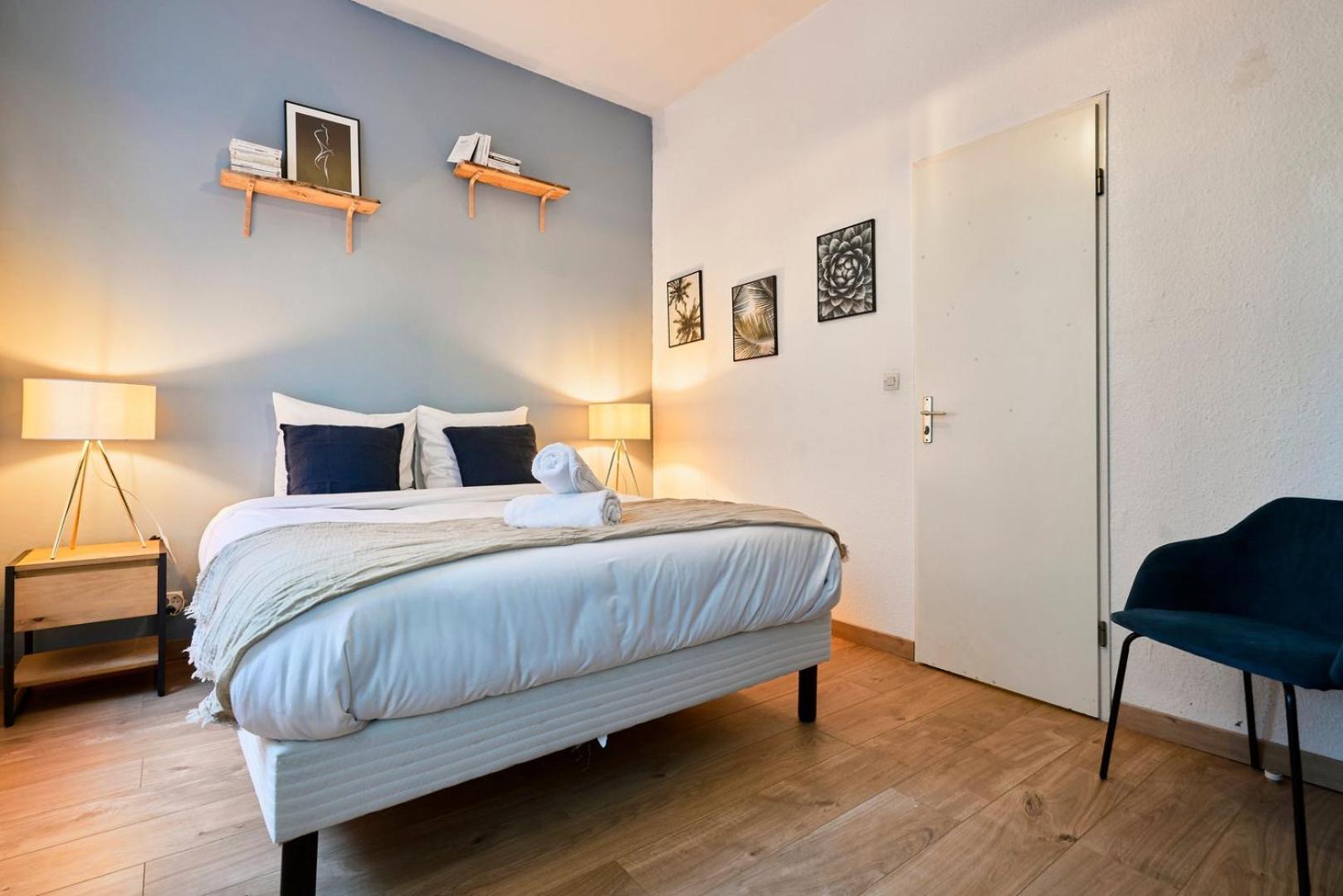 1 Bedroom Near Metro, Shops & Schools Apartment *