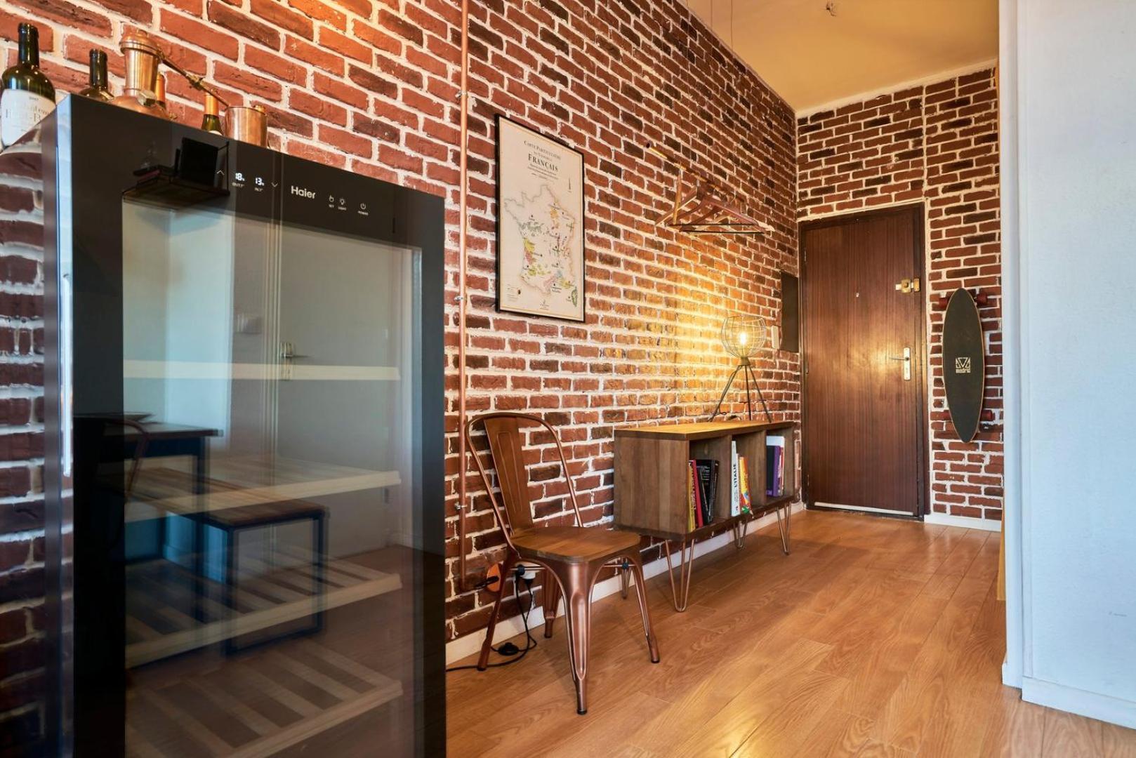 1 Bedroom Near Metro, Shops & Schools Appartement *