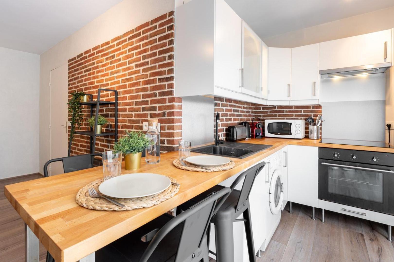 Fully-equipped Near The Center Of Apartment