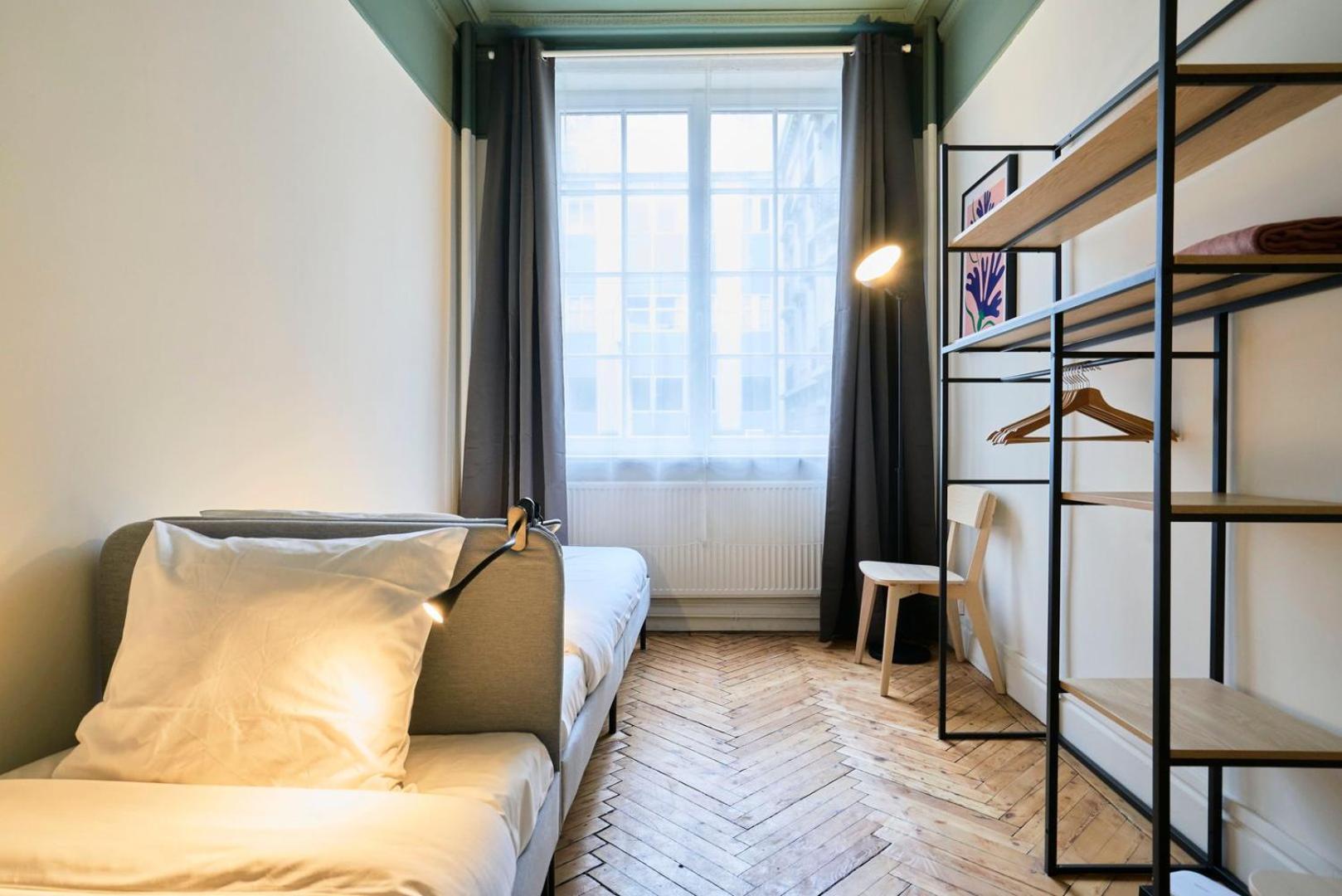 3 Bedroom Apartment, Close To Amenities Apartment *