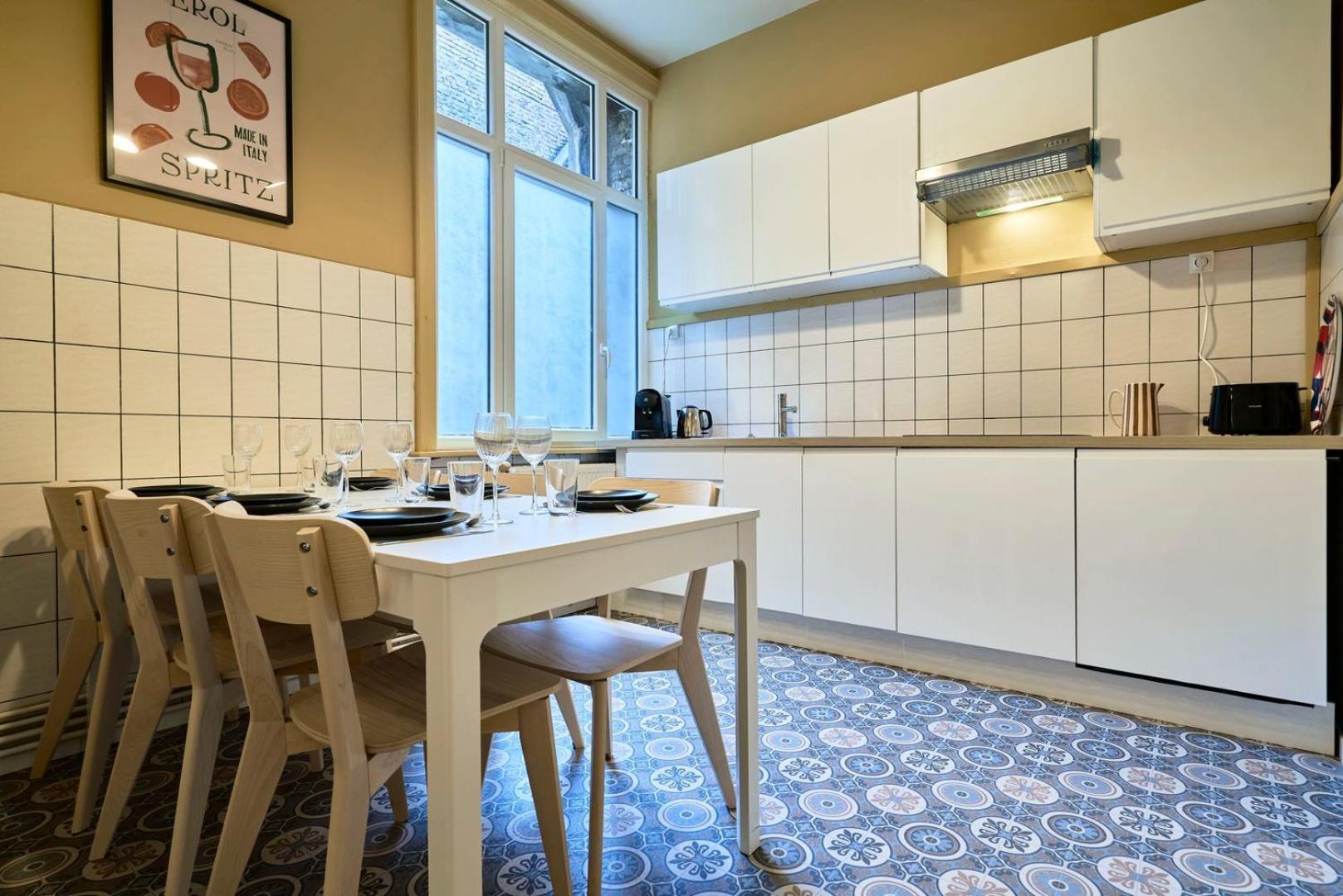 Apartment 3 Bedroom Apartment, Close To Amenities *