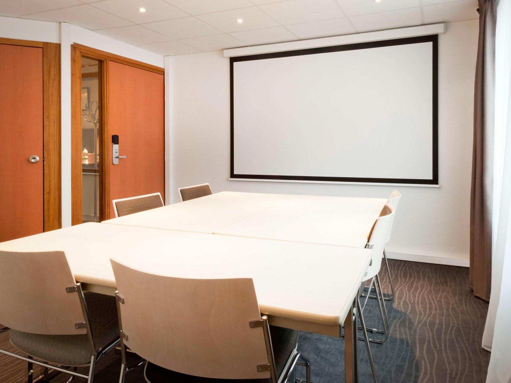 Hotel Novotel Centre Gares 4*