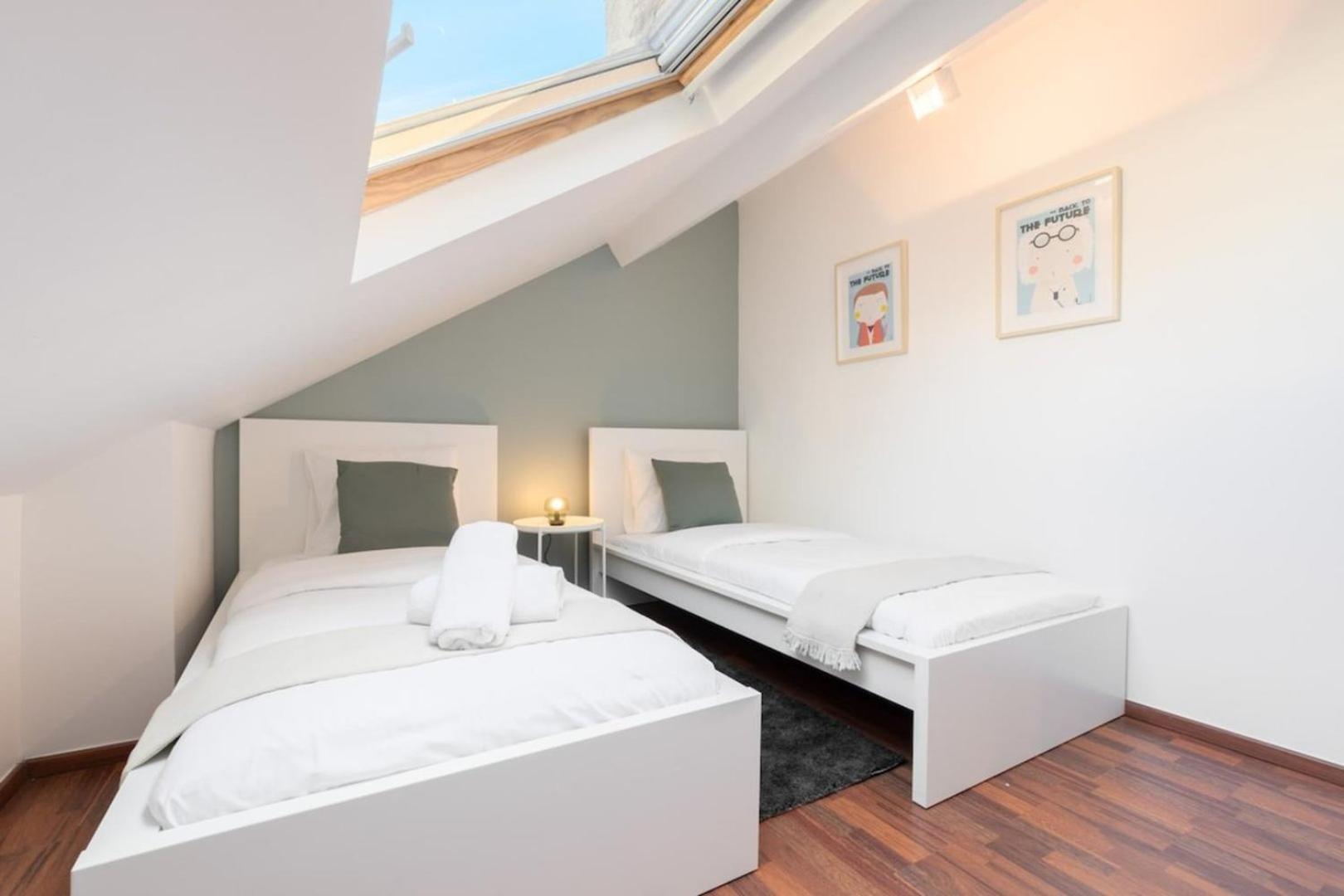 Center - 4 Bedroom Duplex Apartment!