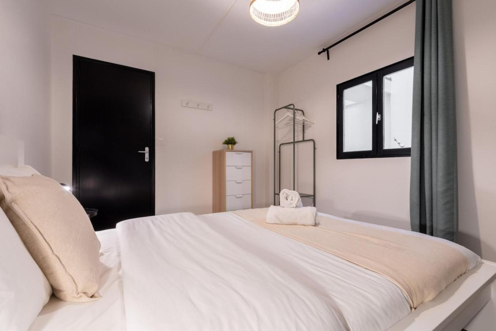 Apartment Center - 4 Bedroom Duplex Apartment! *
