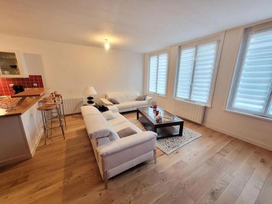 De 90m² Situe Dans Le Vieux-lille. * Lille