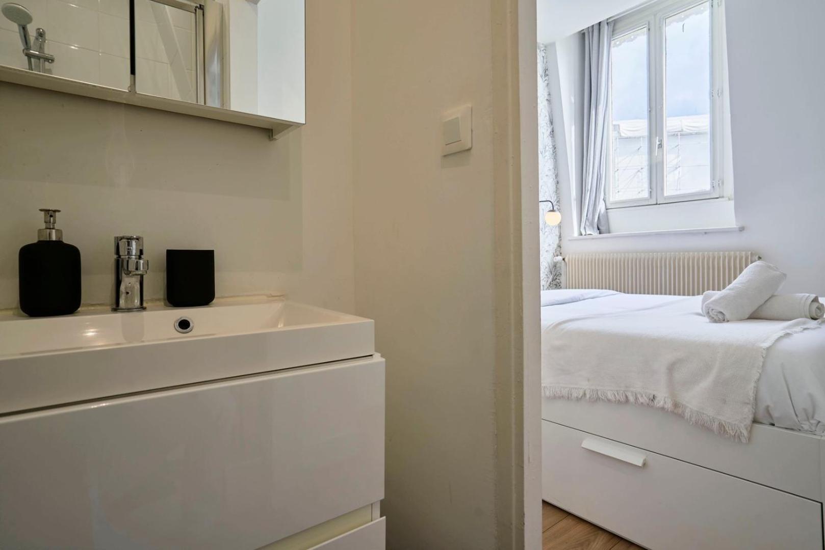 Duplex 2 Bedrooms 2 Bath Apartment *