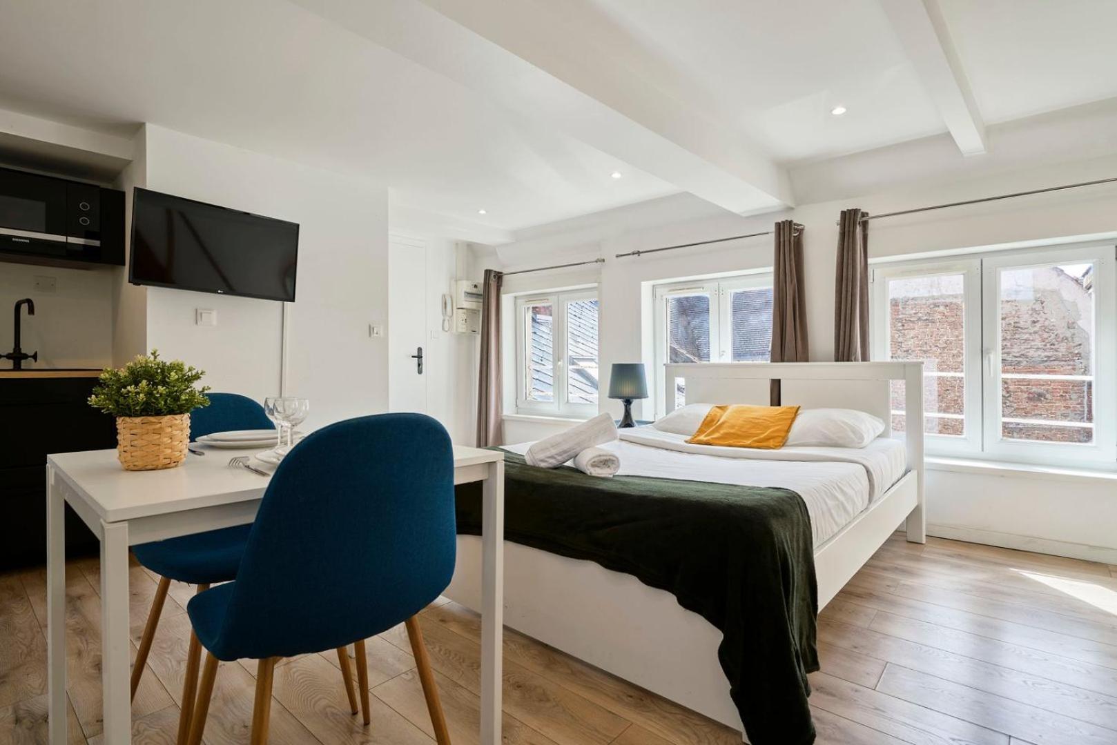 Hypercentre Gares - Small Apartment *