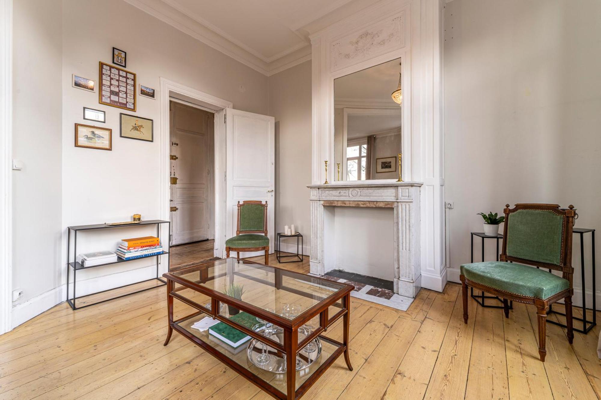 Apartment Haussmannien - - 100m2 *