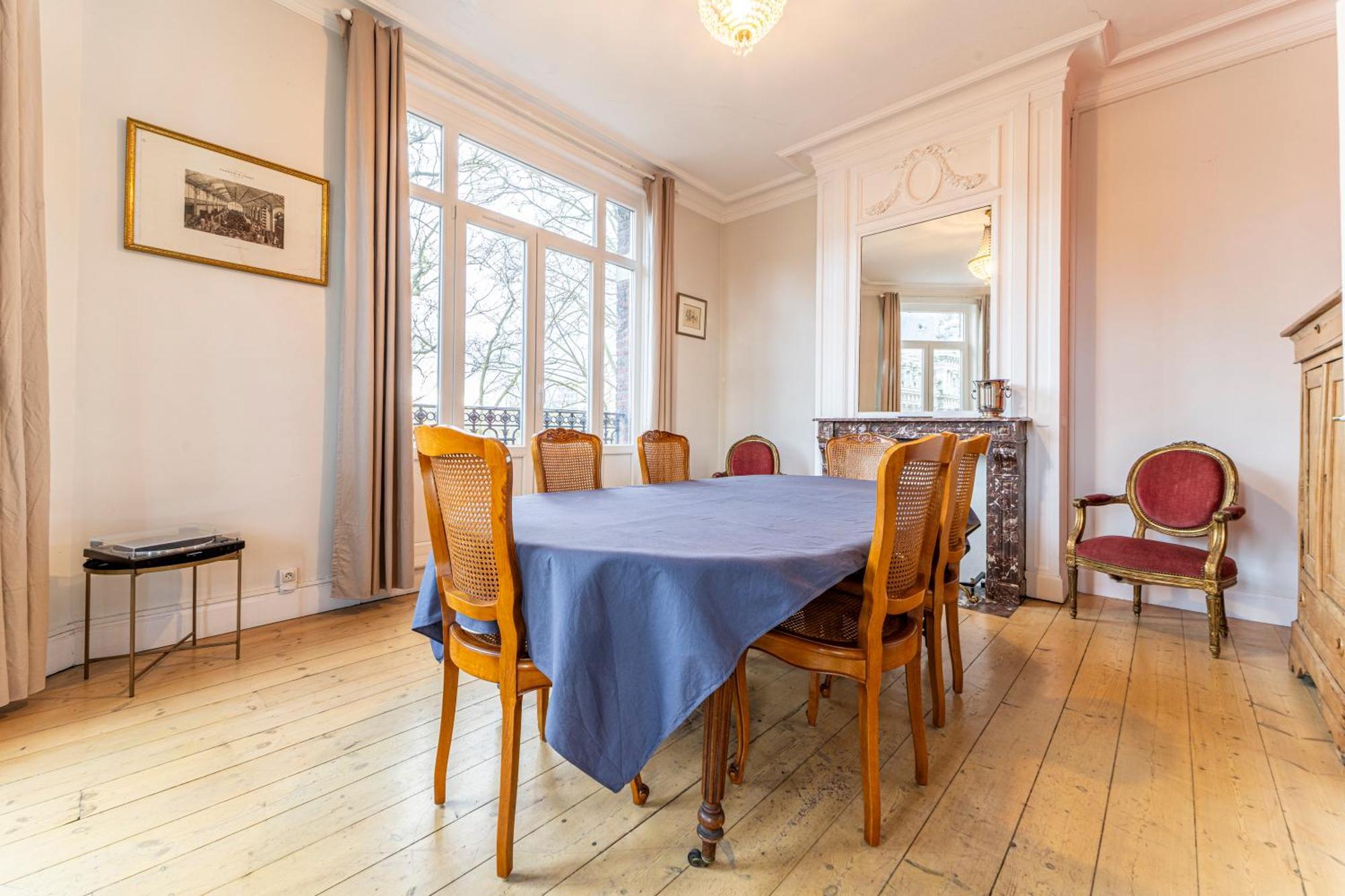 Apartment Haussmannien - - 100m2 *