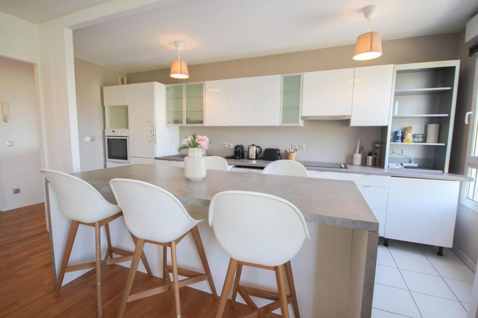 Apartment 2ch Elevator, Terrace, Private Parking. *