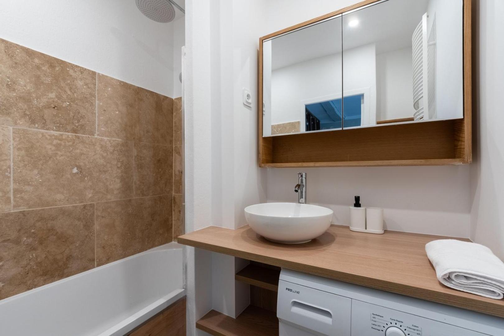 Charming 2 Bedroom With Terrace Apartamento