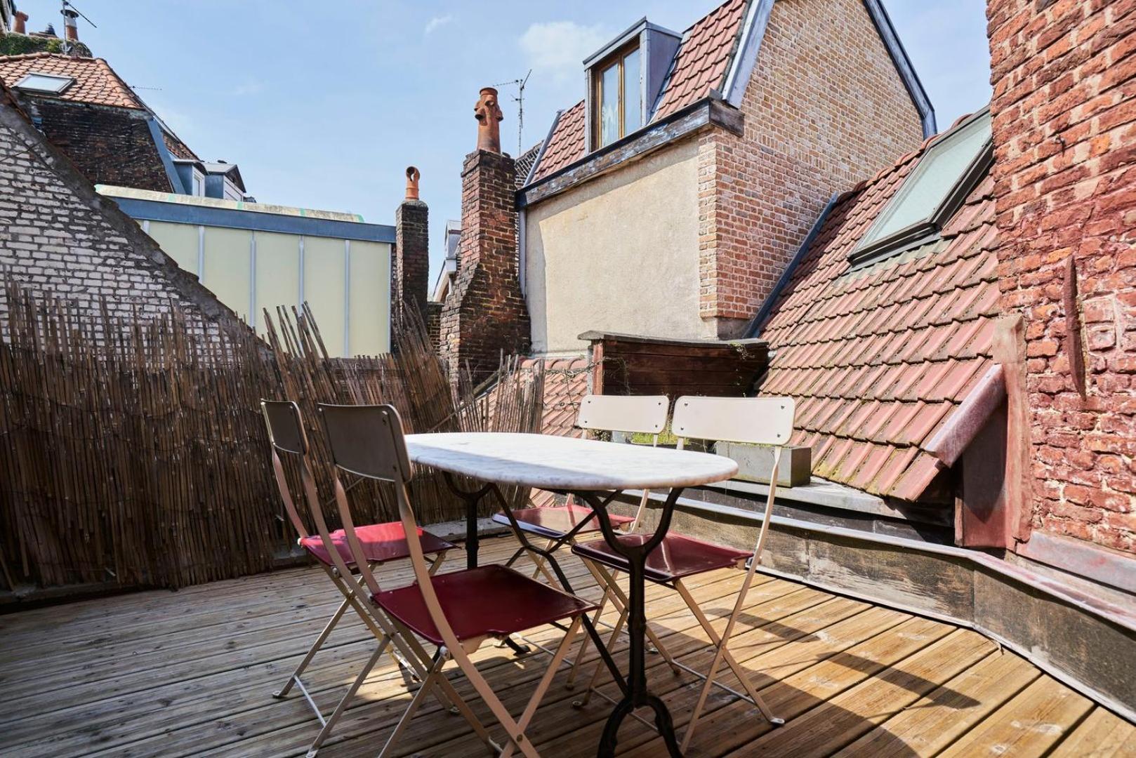Old With Terrace Apartment *