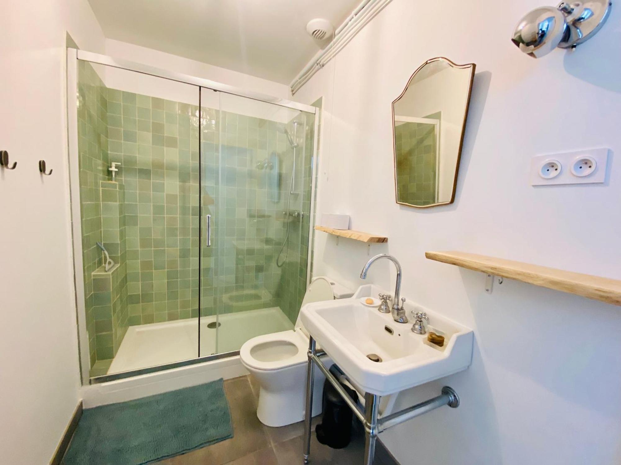 Apartment Oasis Urbaine - Spacieux Et Calme Avec Patio *