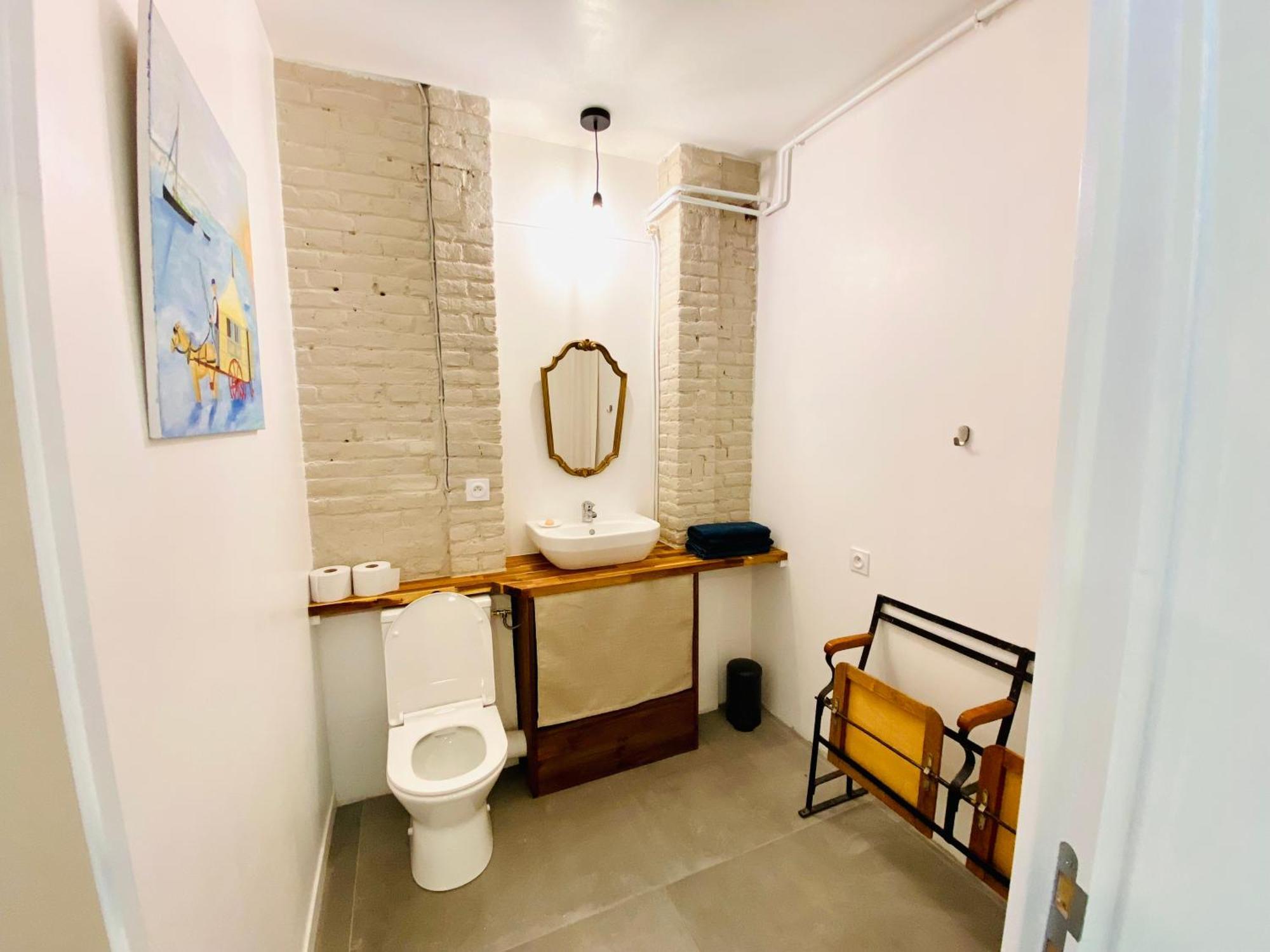 Oasis Urbaine - Spacieux Et Calme Avec Patio Apartment