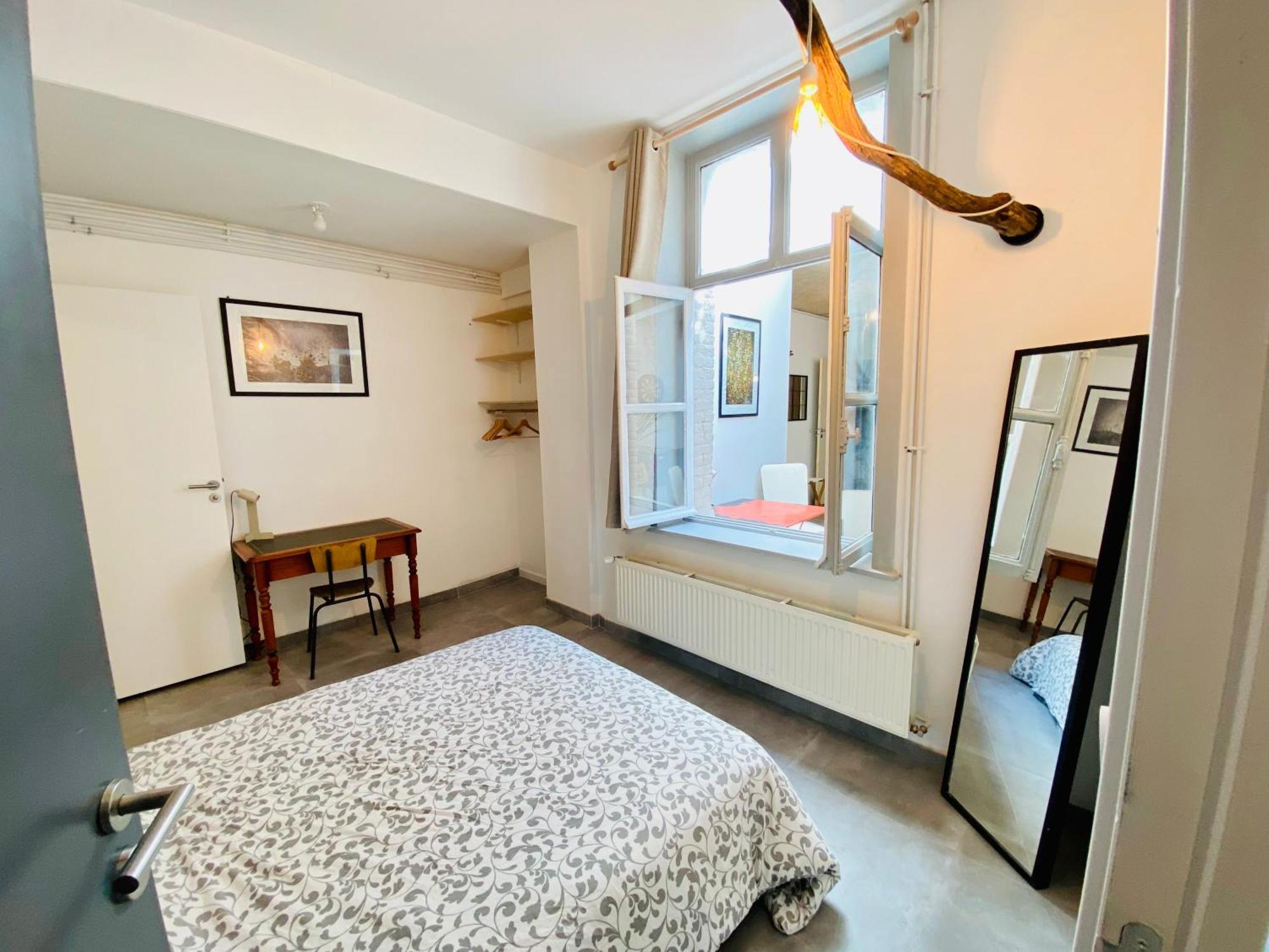 Oasis Urbaine - Spacieux Et Calme Avec Patio Apartment