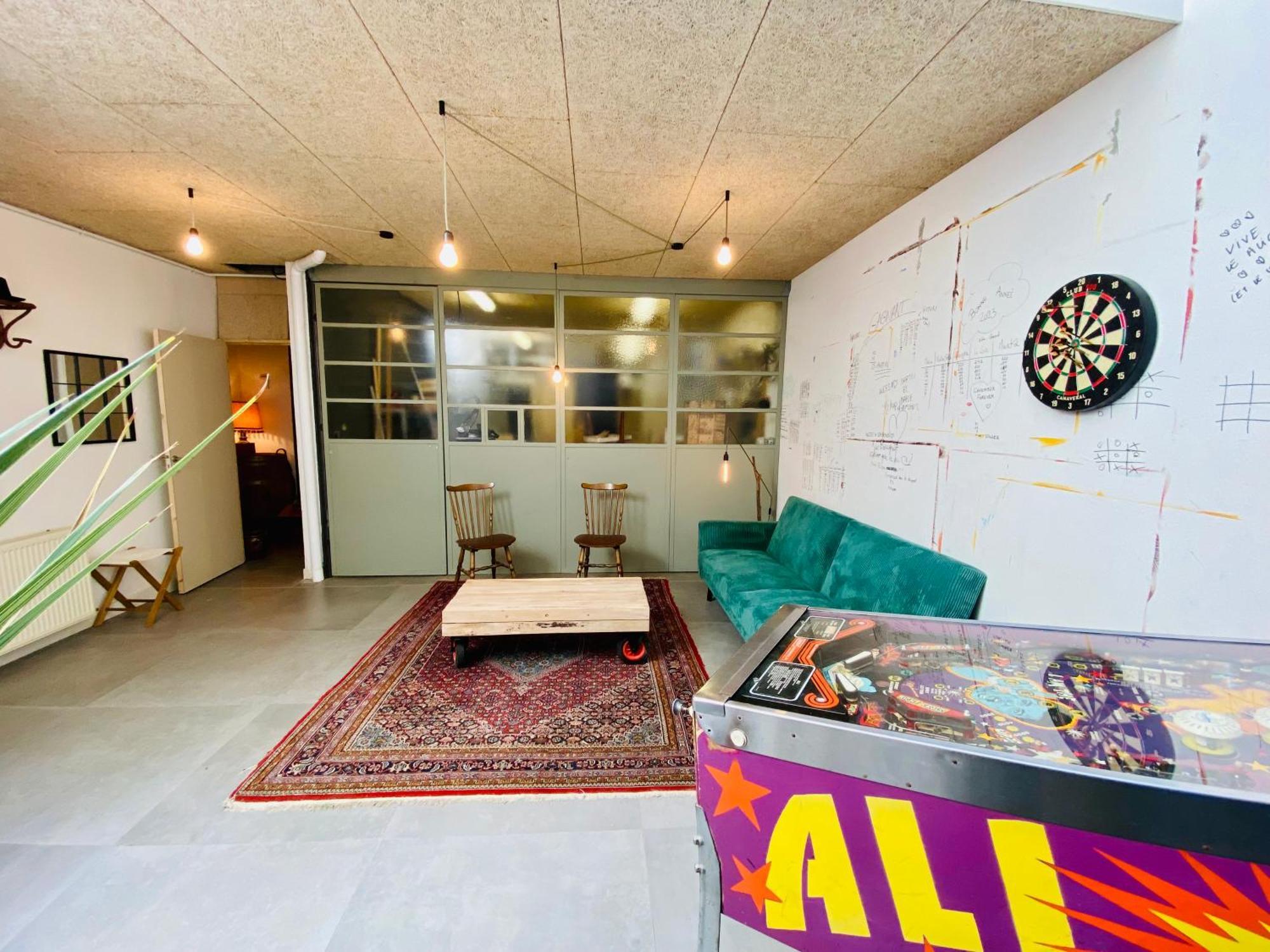 Oasis Urbaine - Spacieux Et Calme Avec Patio Apartment *