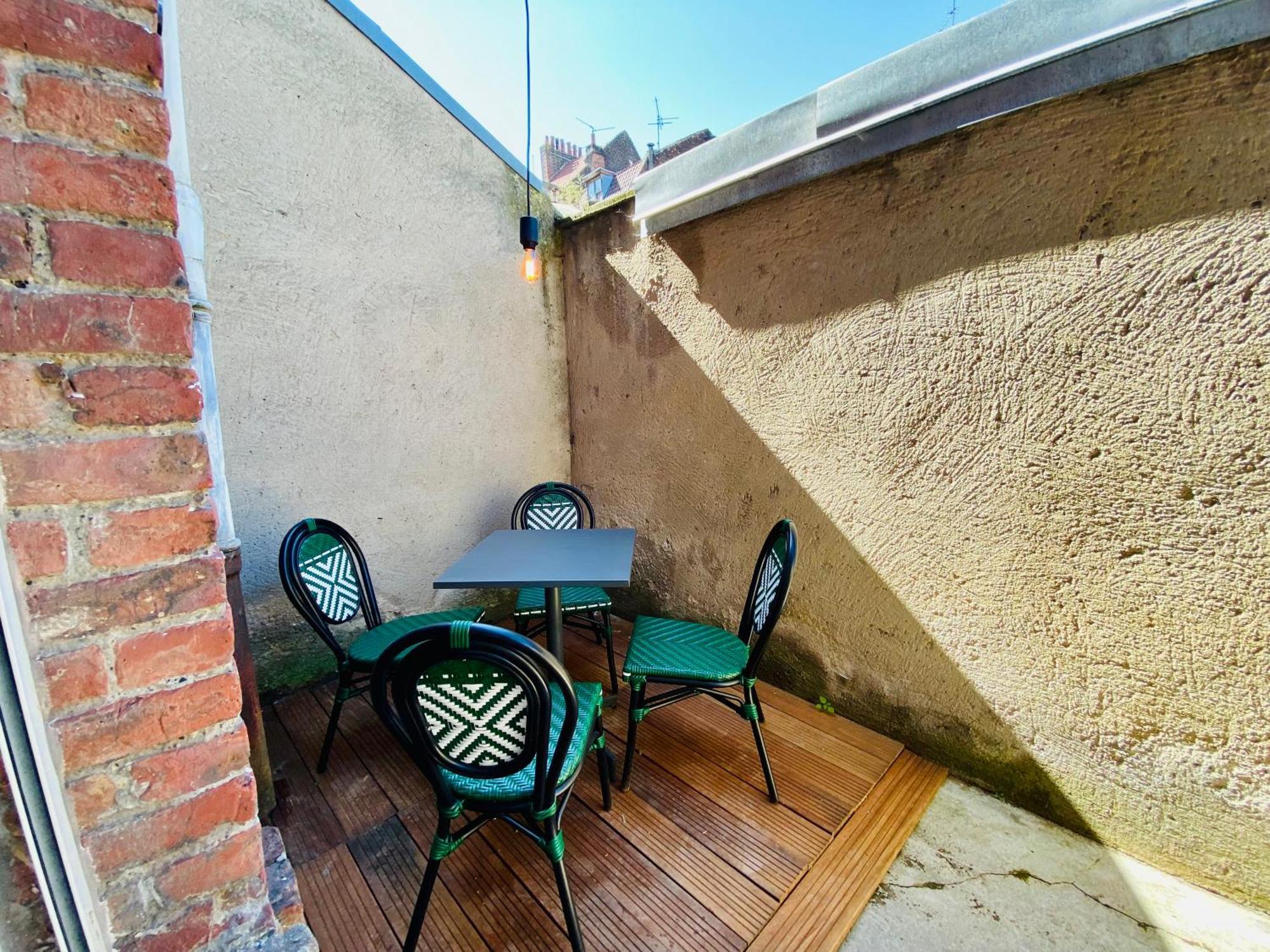 Apartment Oasis Urbaine - Spacieux Et Calme Avec Patio