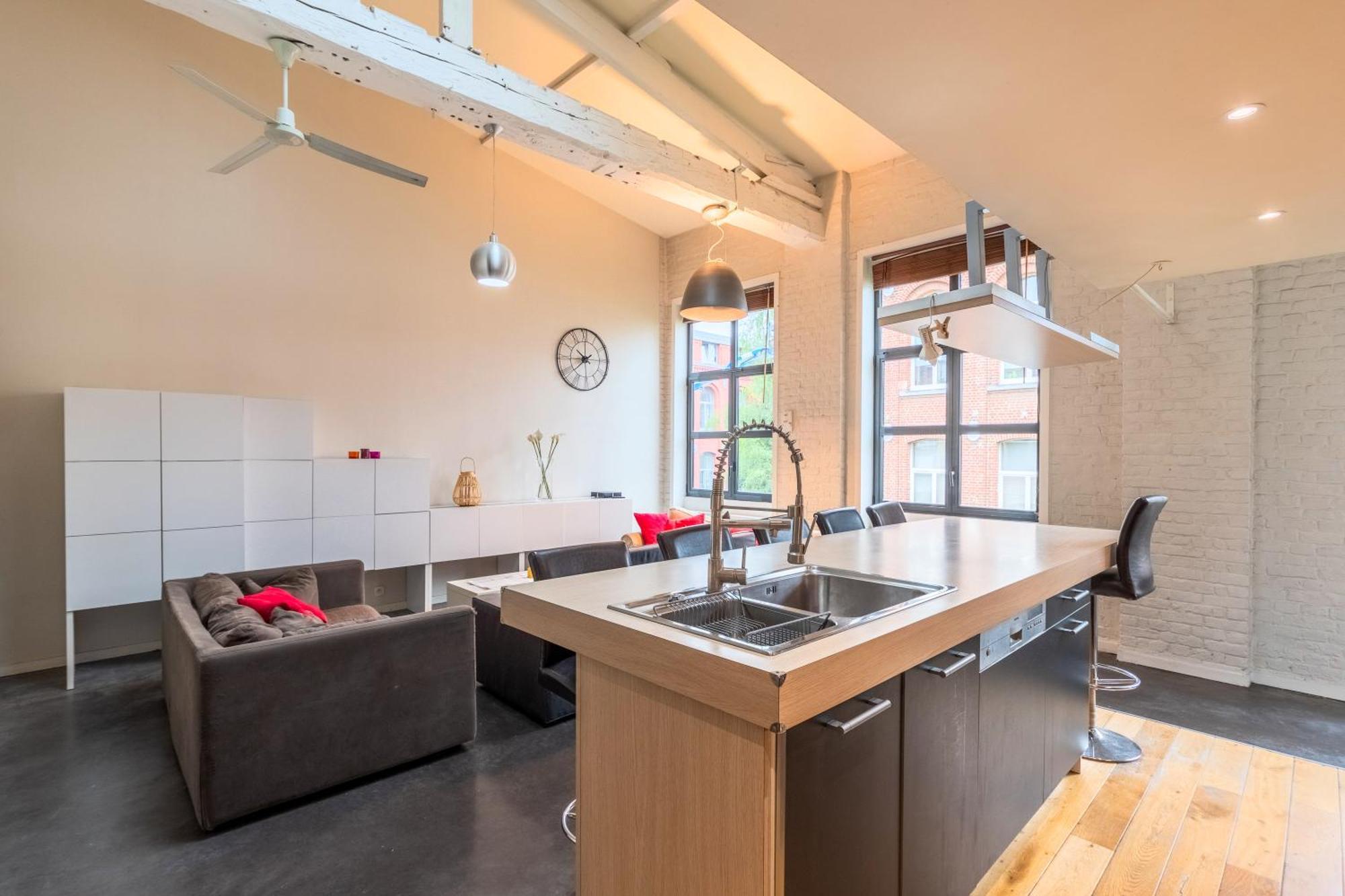 Modern Loft 2-8 People, *
