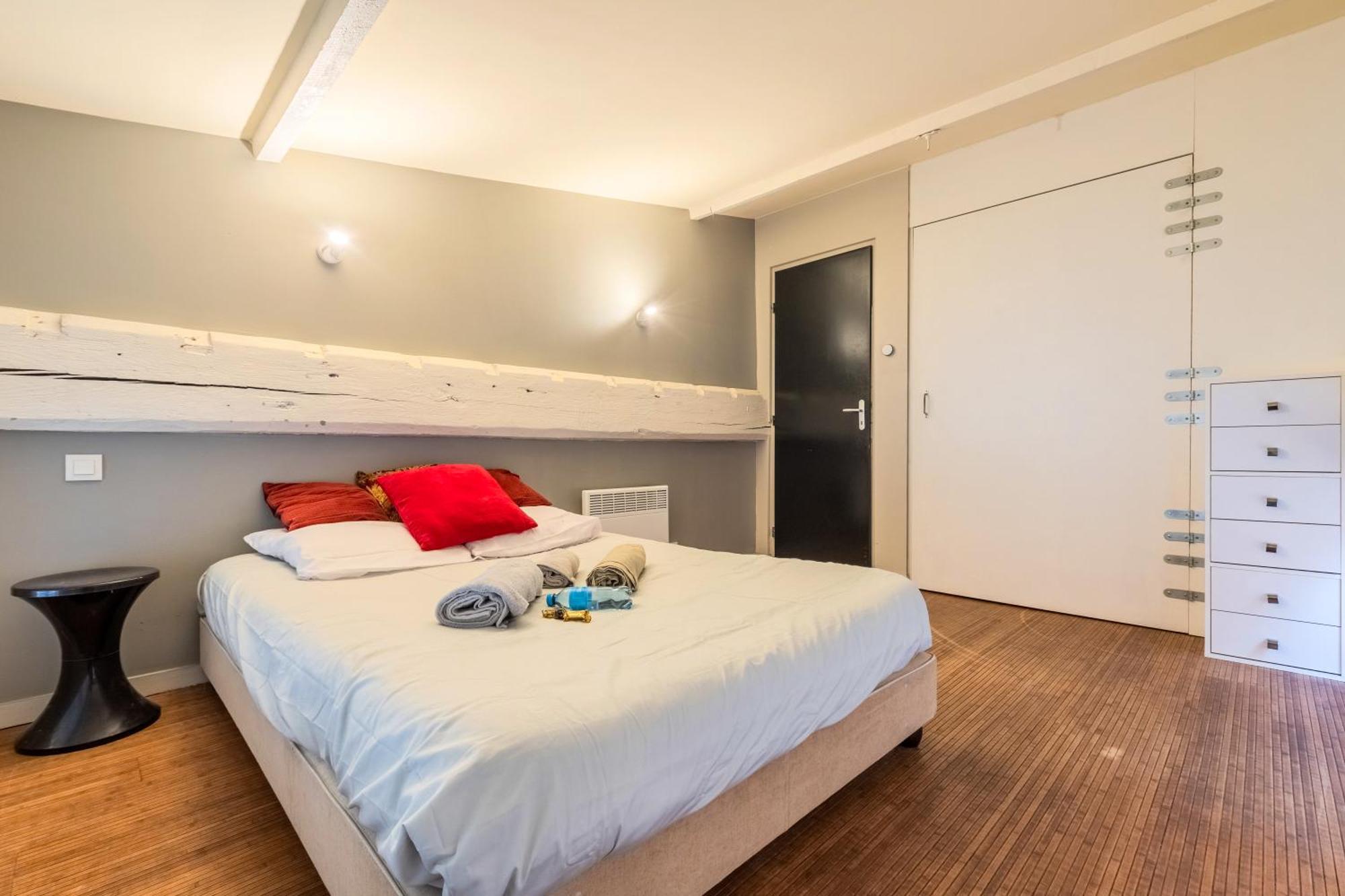 Apartment Modern Loft 2-8 People, Lille