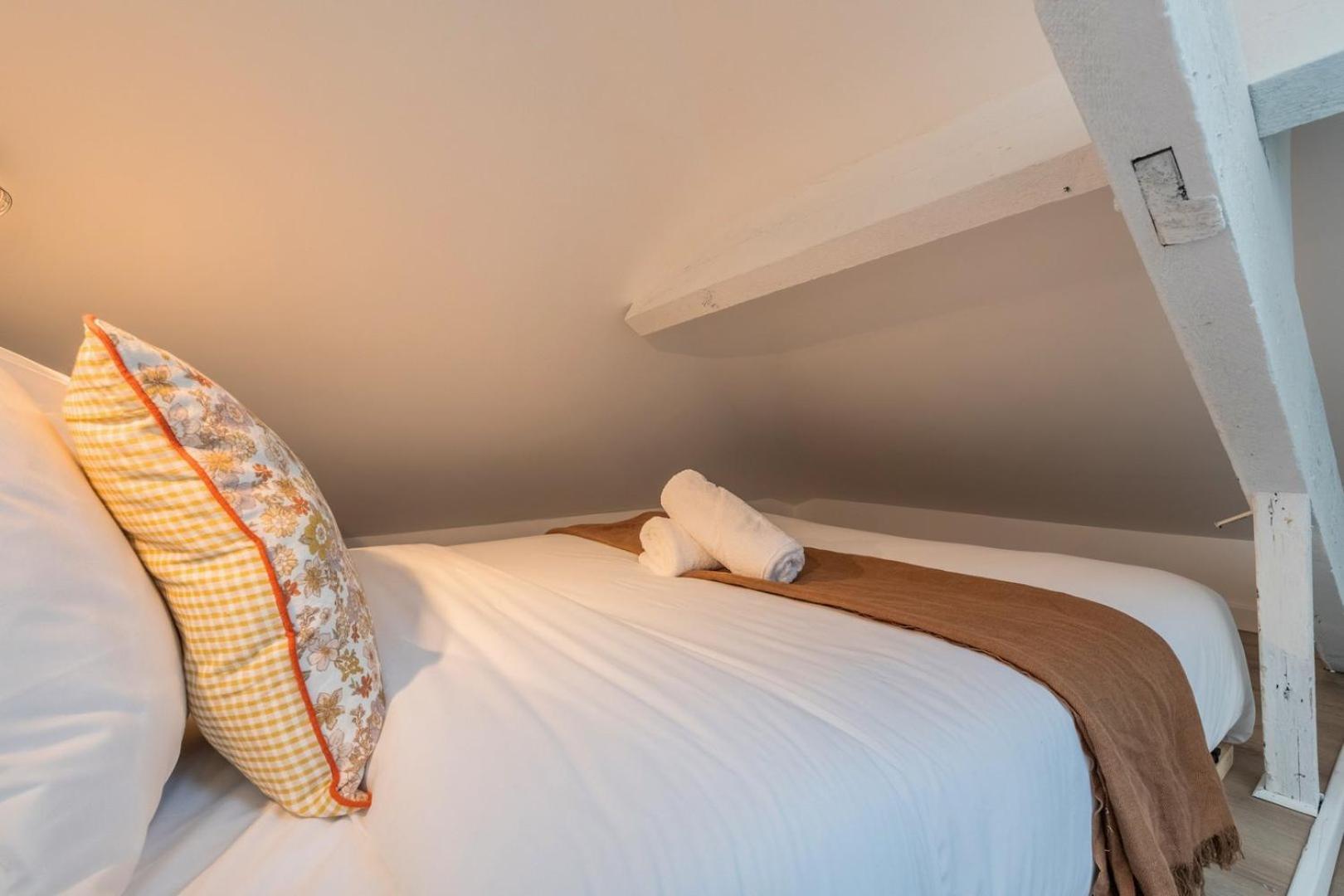 Functional & Equipped Duplex Studio, Old