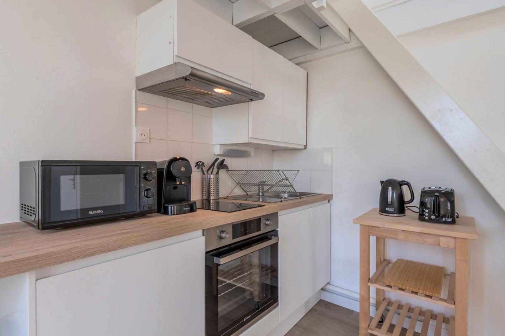 Functional & Equipped Duplex Studio, Old Lille
