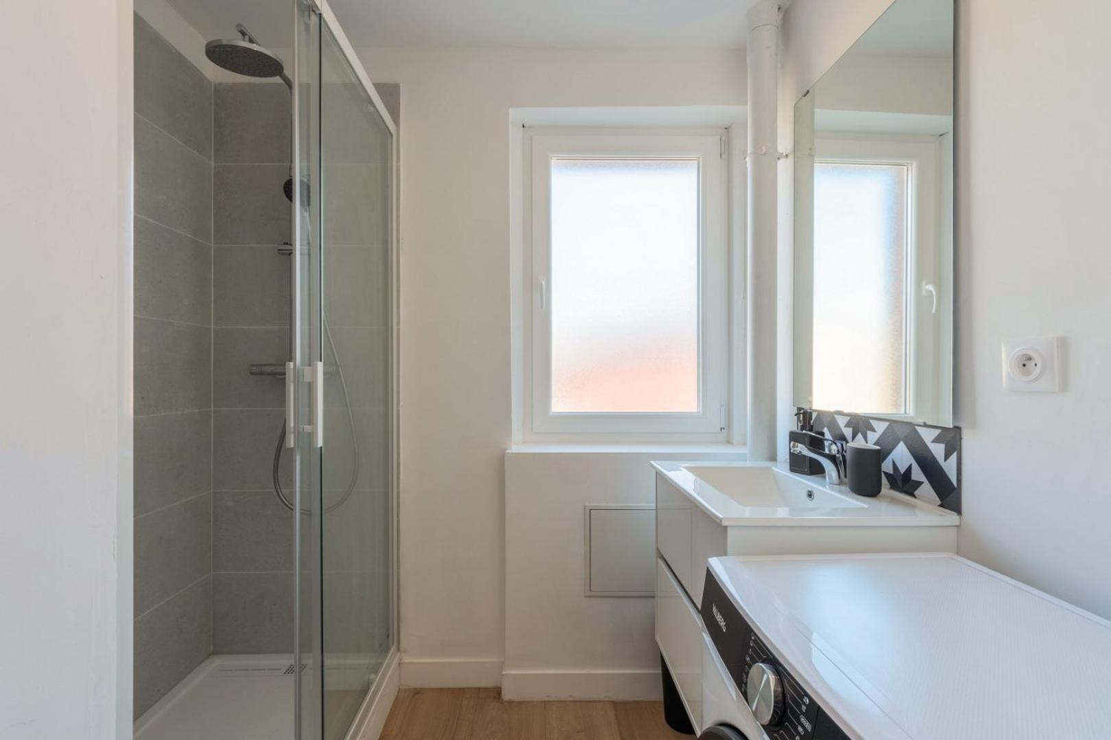 3 Bedroom Near Chu And Center *