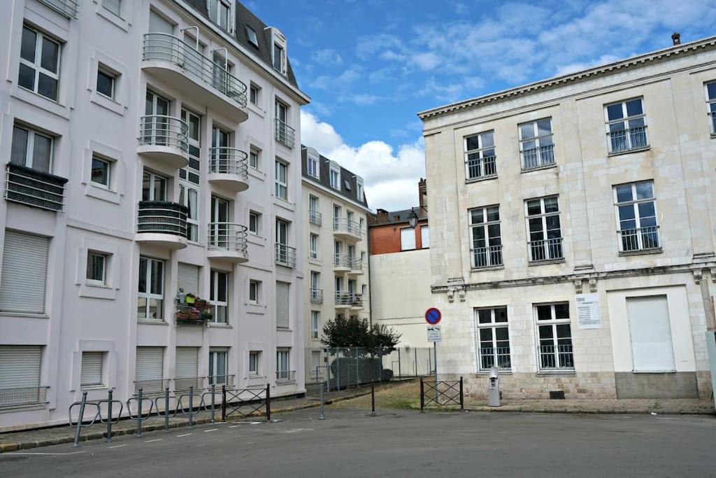 Vieux Avec Parking Et Balcon - Constantine Apartment Lille